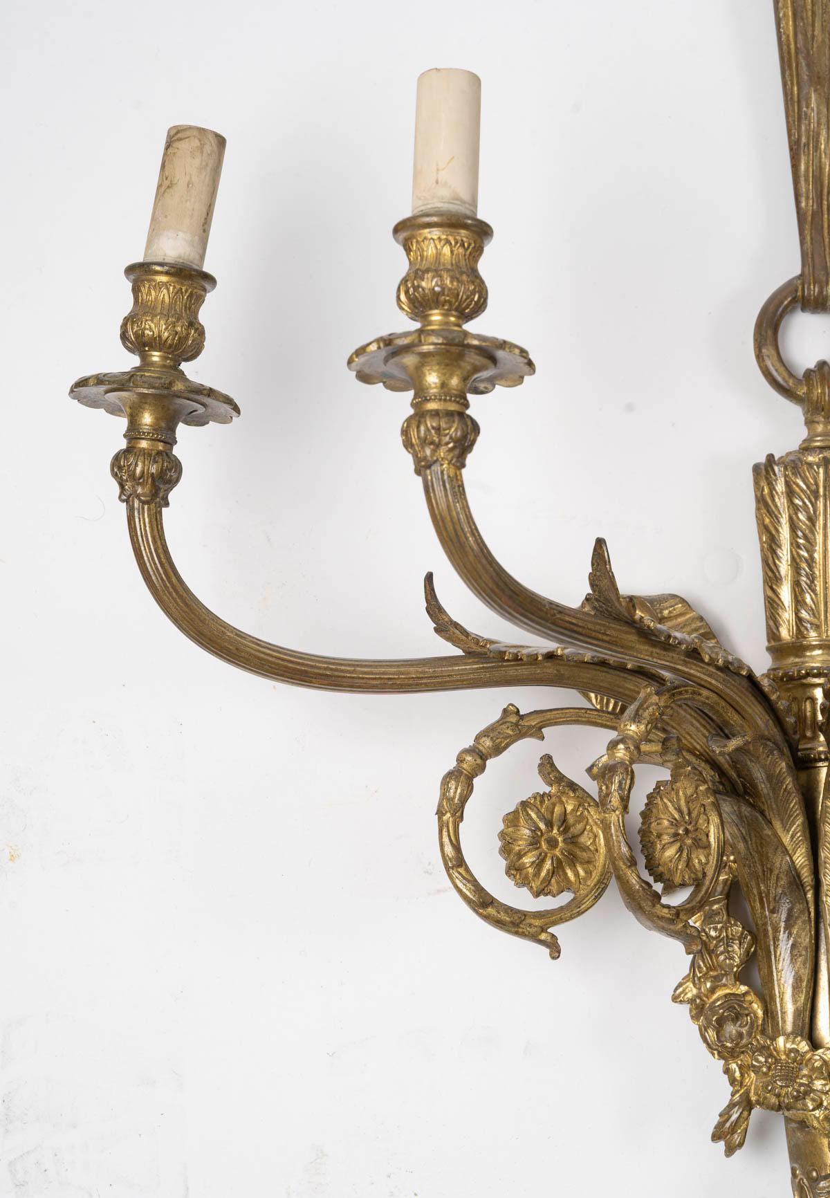 Bronzo Impressionante coppia di appliques in ormù in stile Luigi XVI, XIX secolo. in vendita