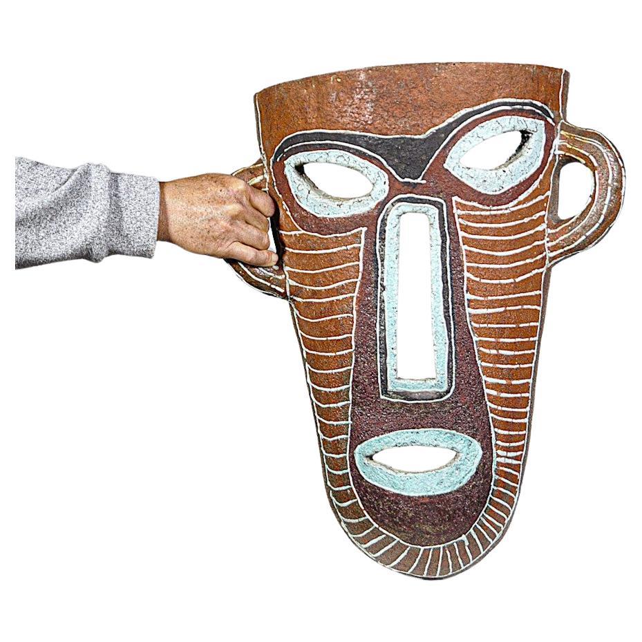 Impressionnant masque primitif de Les Potiers D'Accolay, France, années 1970 en vente