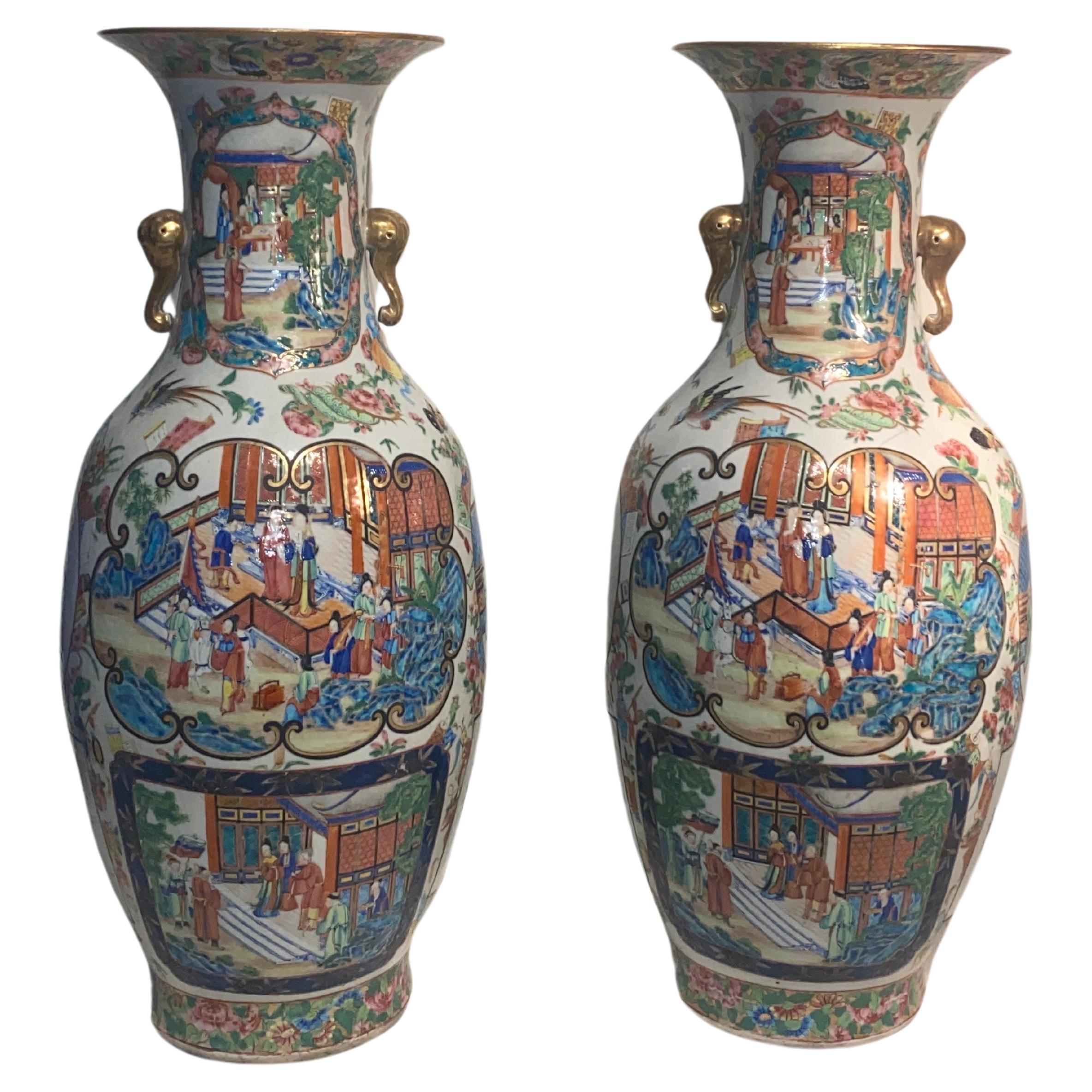 Paire de vases à médaillon Famille Rose du Cantonese du 19ème siècle d'une qualité impressionnante