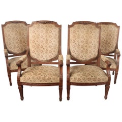 Impresionante Conjunto de Cuatro Sillones Tallados Estilo Luis XVI de Finales del Siglo XIX