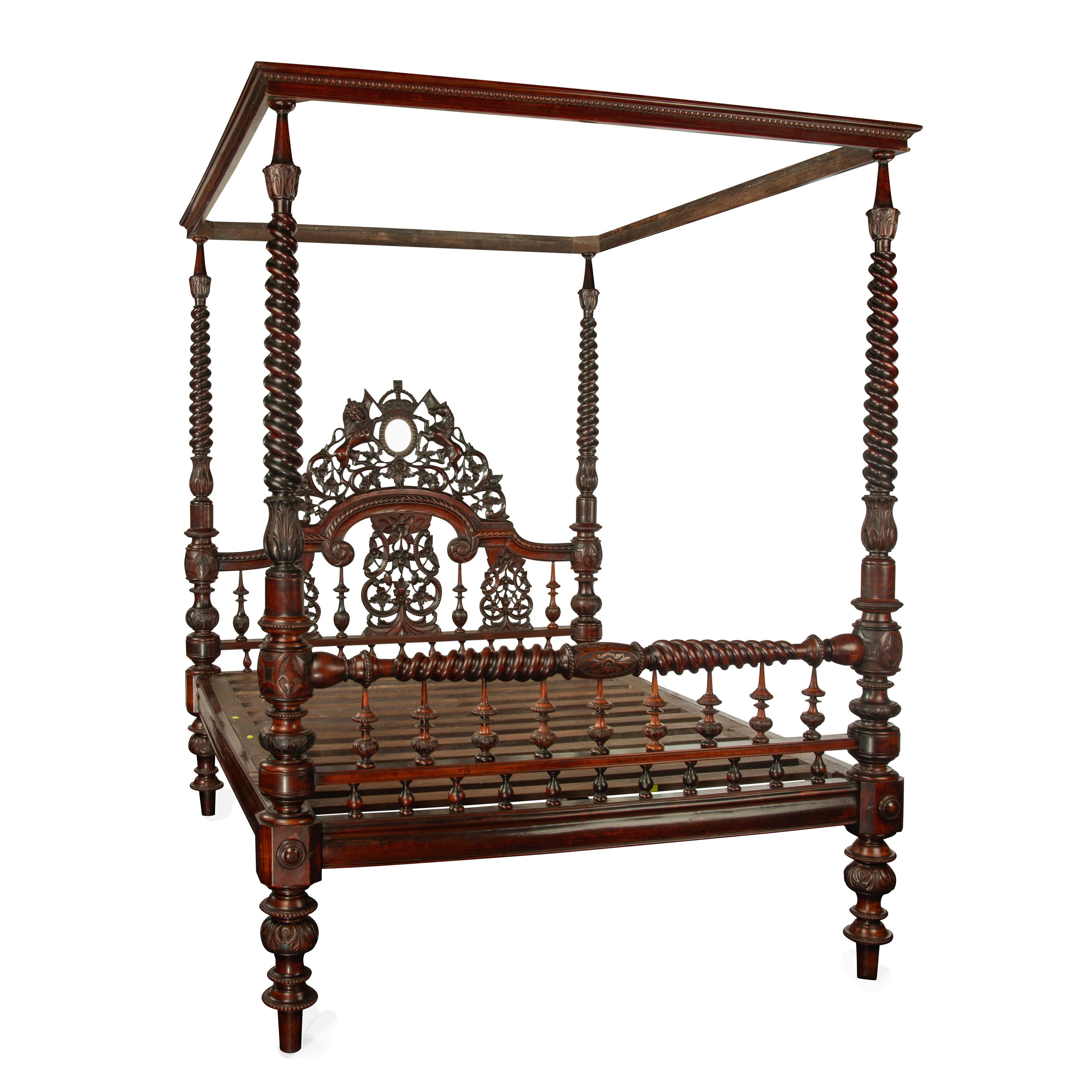 An impressive sissoo wood Anglo-Indian four poster bed In Good Condition For Sale In Lymington, Hampshire