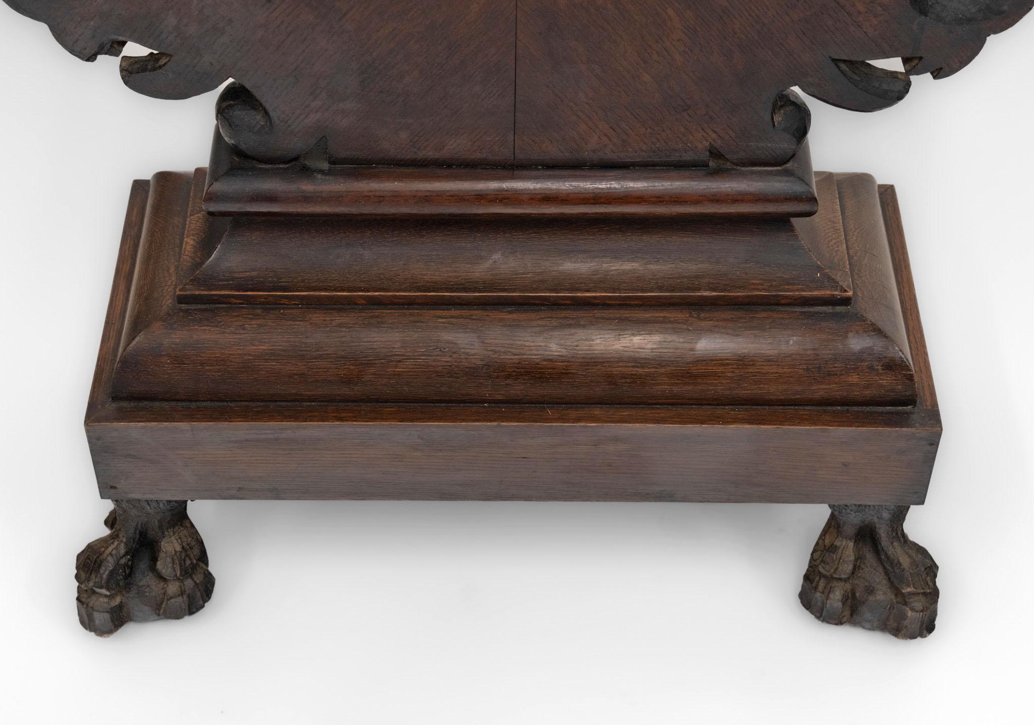 Impressionnant gong de table sur pied en chêne sculpté de l'époque victorienne en vente 2