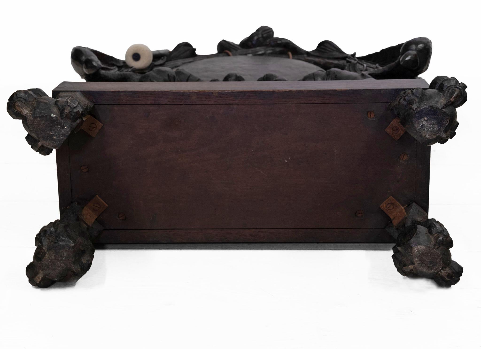 Impressionnant gong de table sur pied en chêne sculpté de l'époque victorienne en vente 7