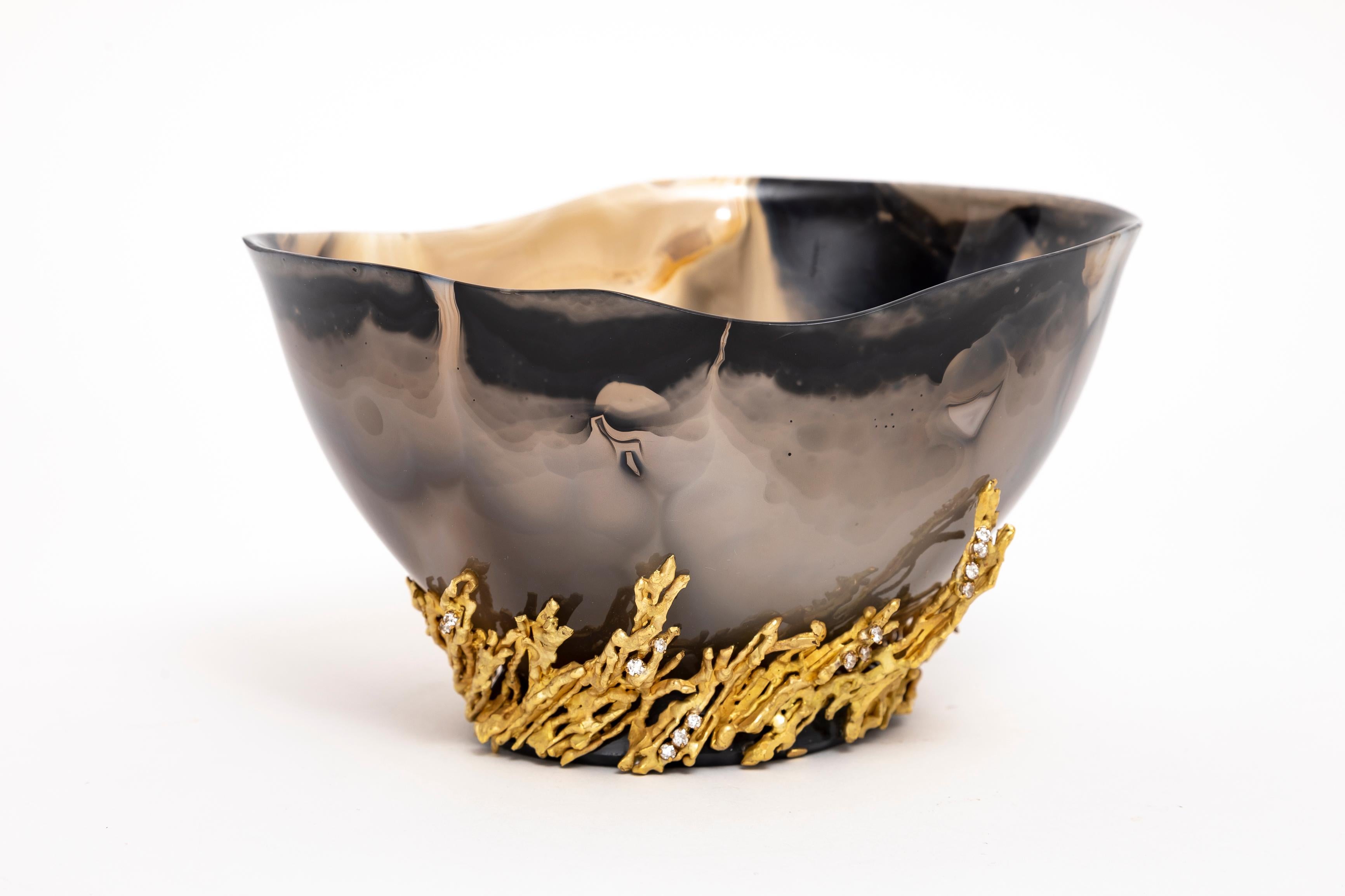 An Incredible Chaumet Paris Gold & Diamond Mounted Carved Agate Bowl In Good Condition For Sale In New York, NY