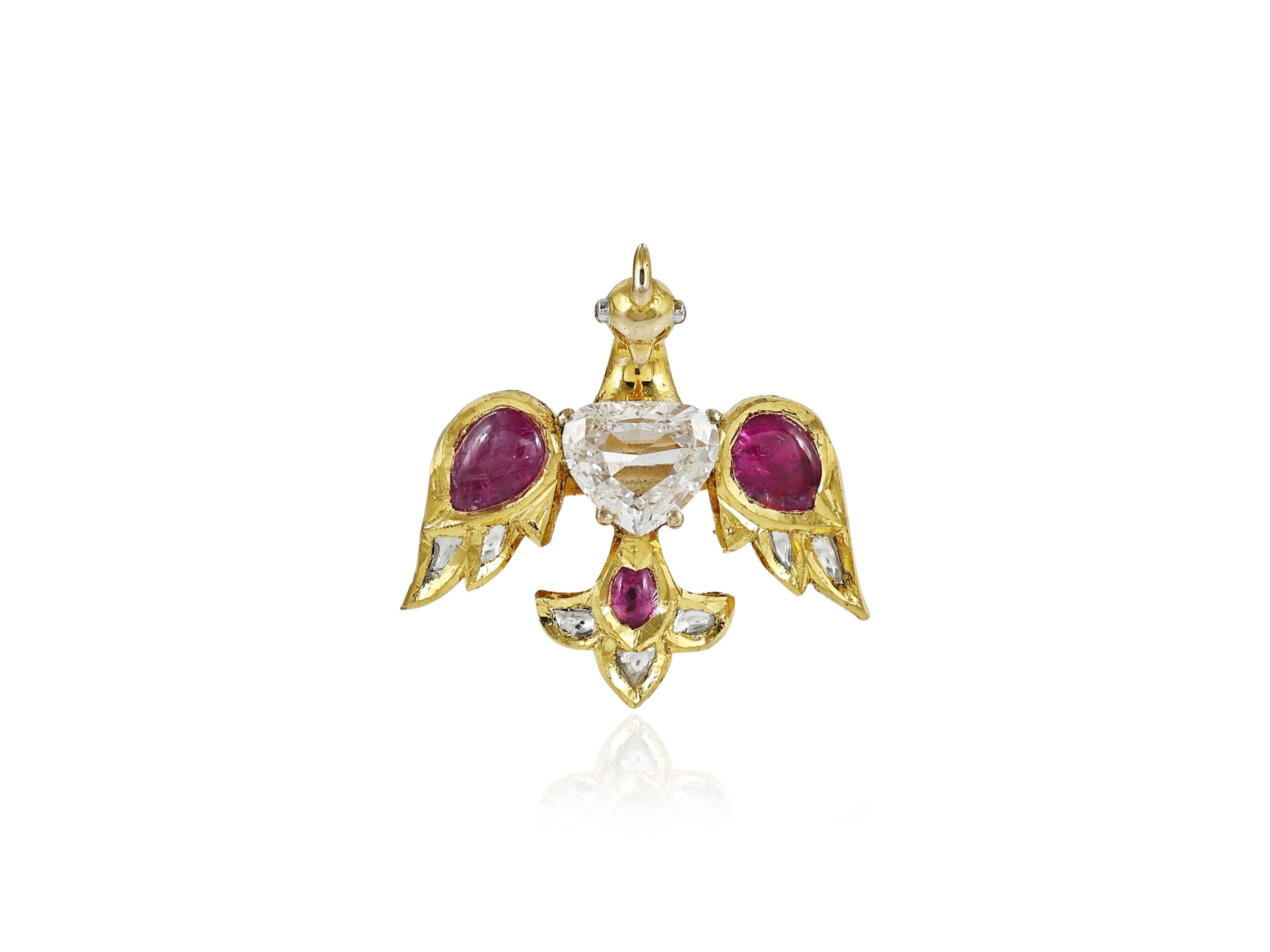 Indischer Pfauenring aus 18 Karat Gold mit einem 1-Karat-Diamanten im Rautenschliff in der Mitte und Rubinen im Angebot 1