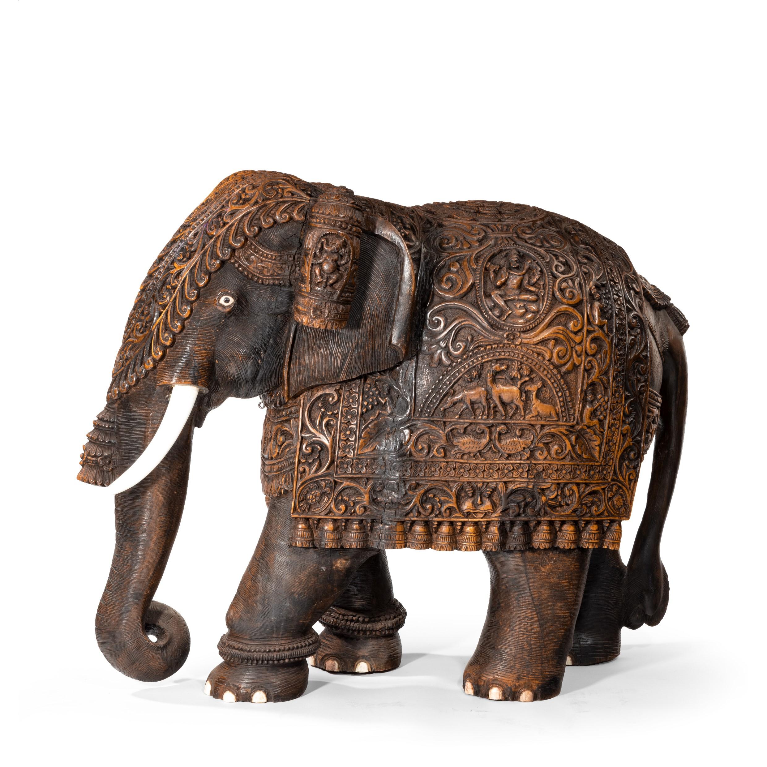 Indischer geschnitzter Elefant aus Hartholz im Angebot 3