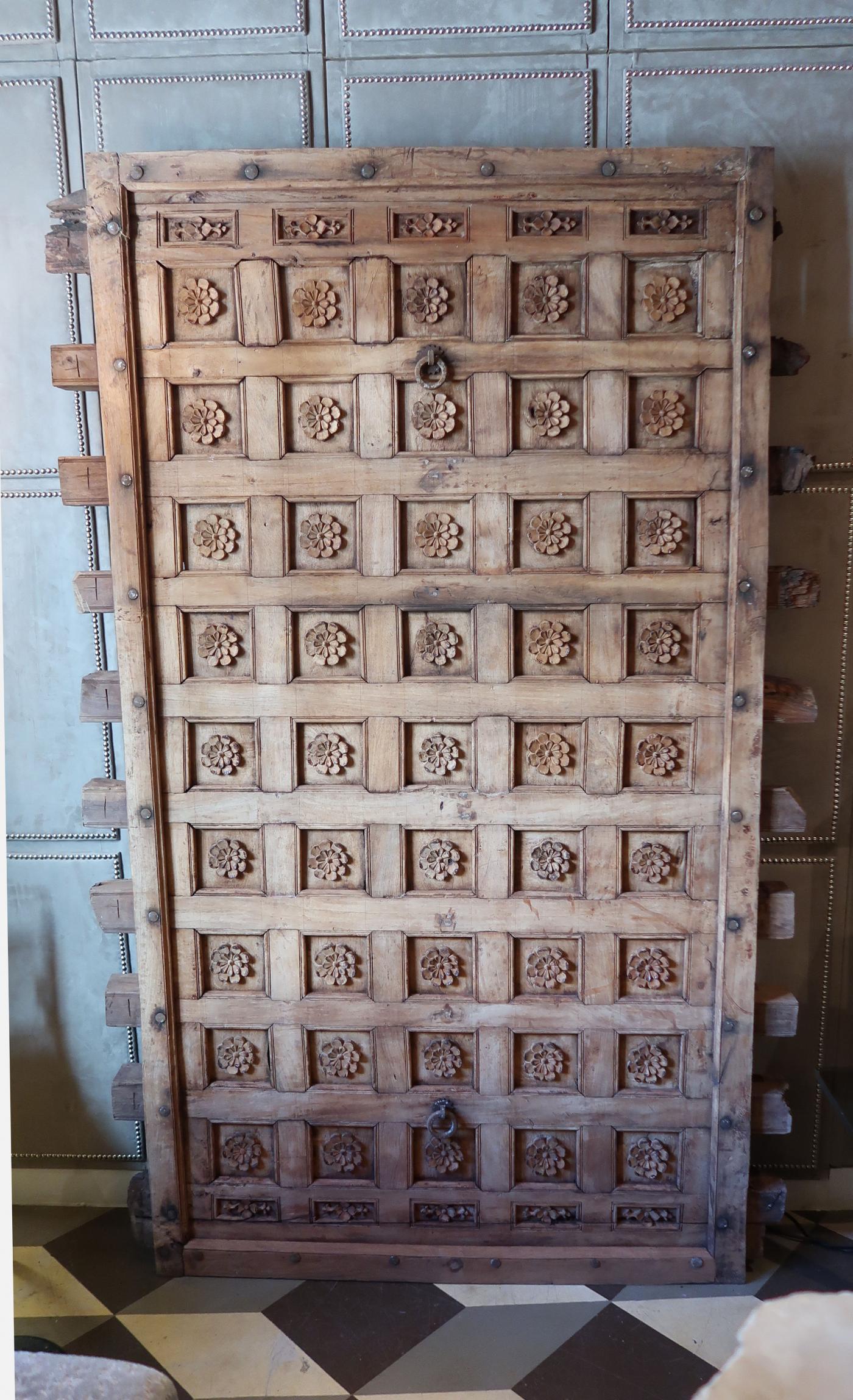 Indian Carved Wood Ceiling or Panel, 18th Century In Good Condition For Sale In Madrid, ES