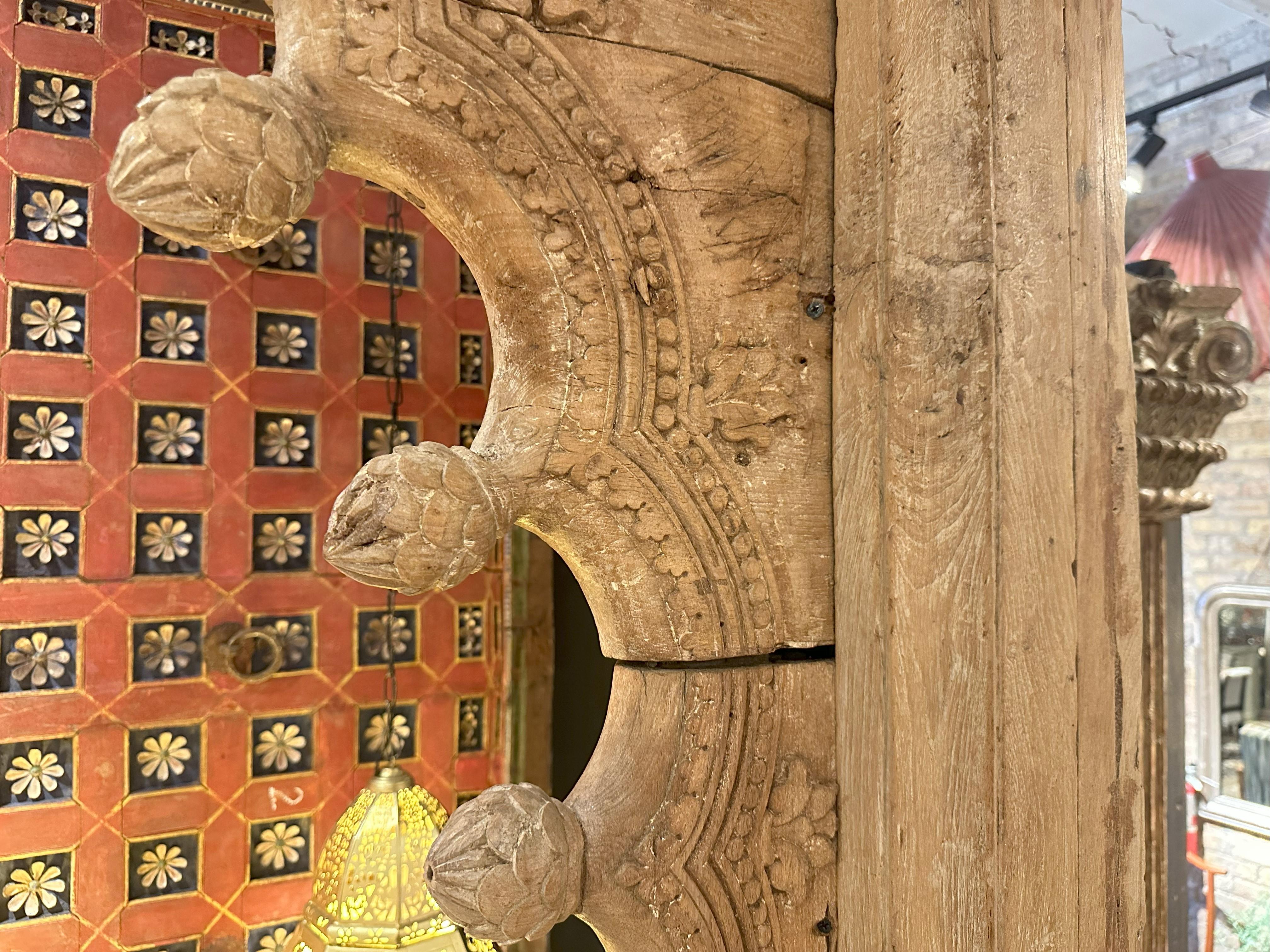 Una columnata india con siete arcos 3