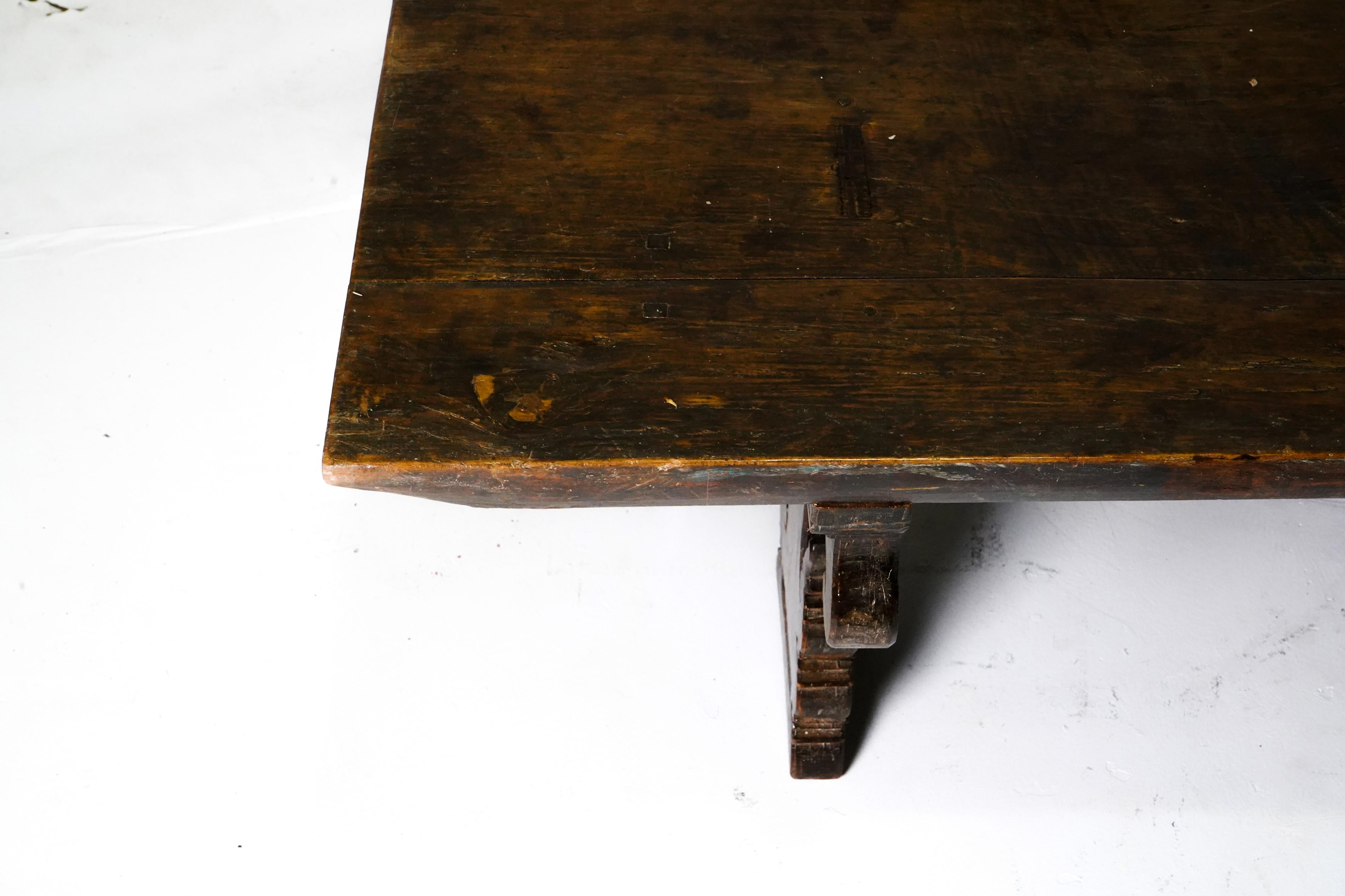 Teak Raro tavolino da salotto indiano del 1900
