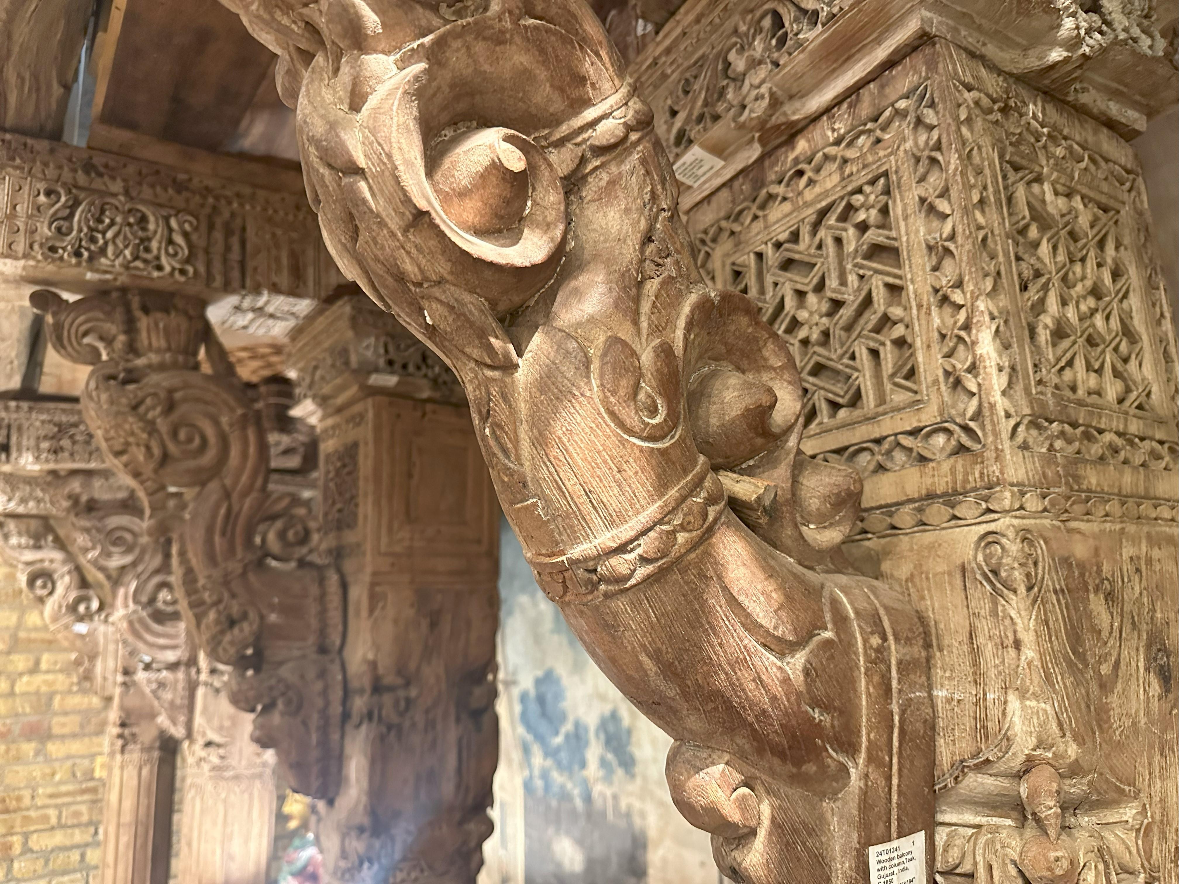 Indisches Haveli-Architekturfakat aus Haveli mit drei Fenstern und Balkon im Angebot 8