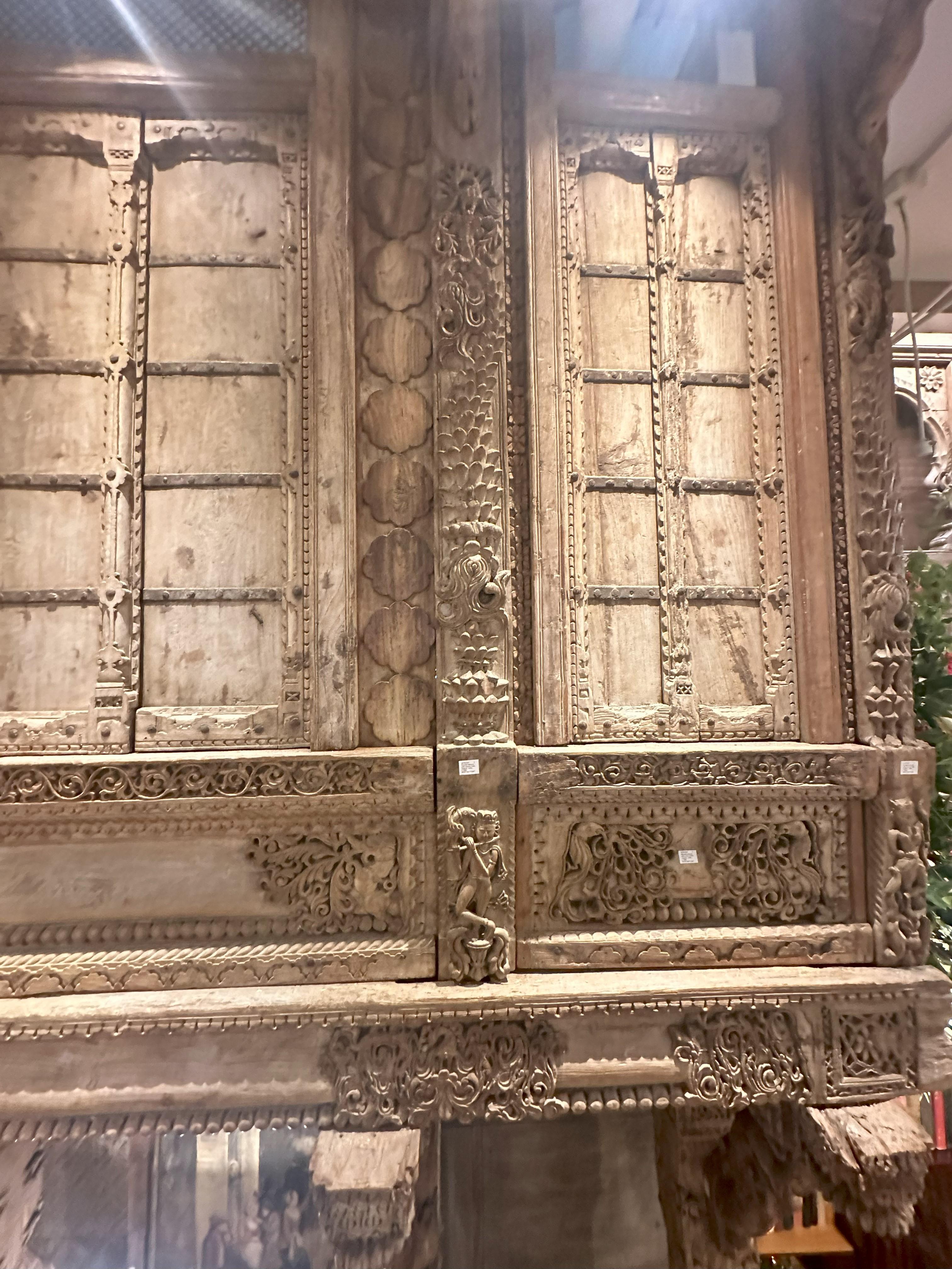 Indisches Haveli-Architekturfakat aus Haveli mit drei Fenstern und Balkon im Angebot 13