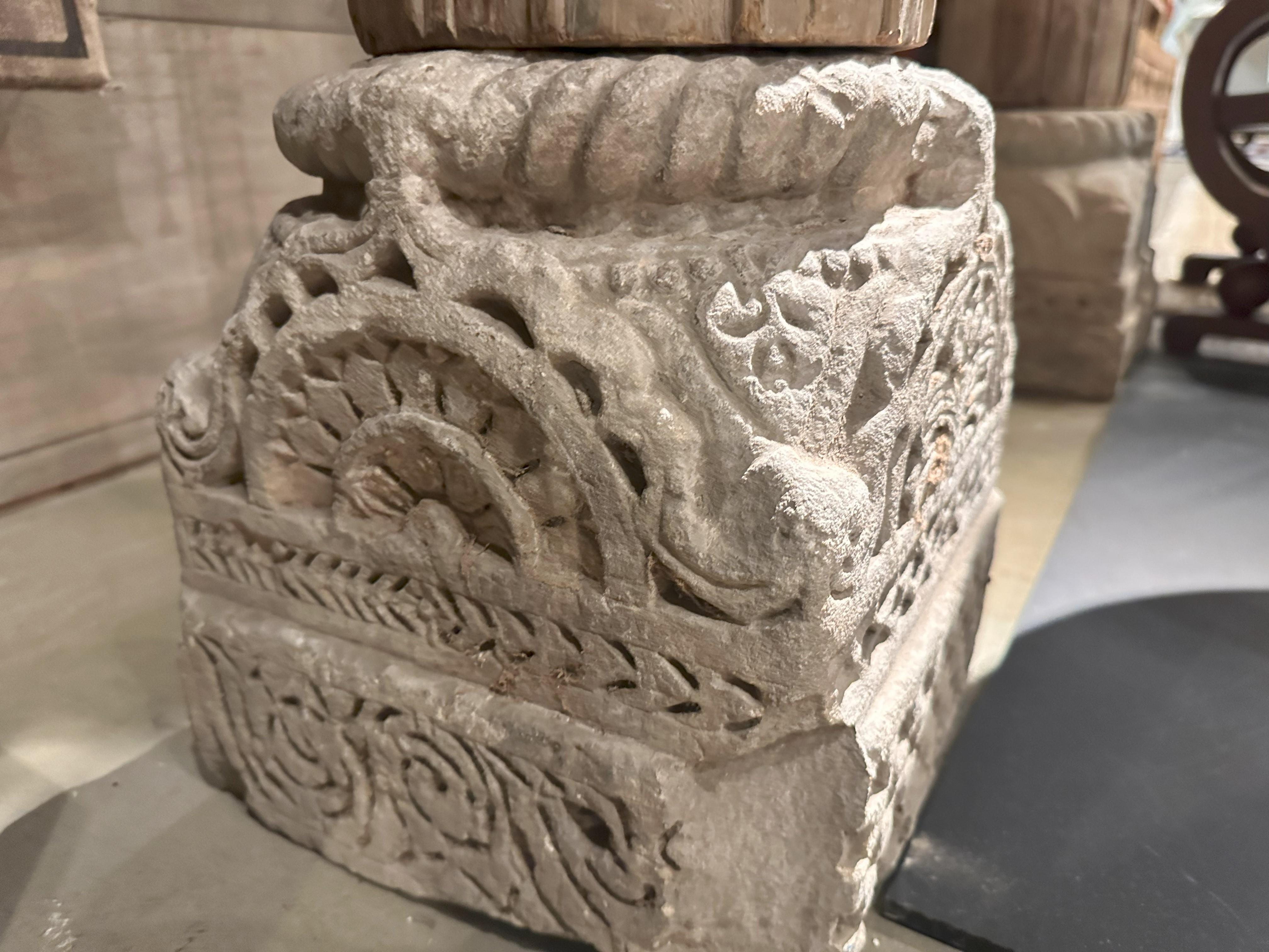Indisches Haveli-Architekturfakat aus Haveli mit drei Fenstern und Balkon im Angebot 4