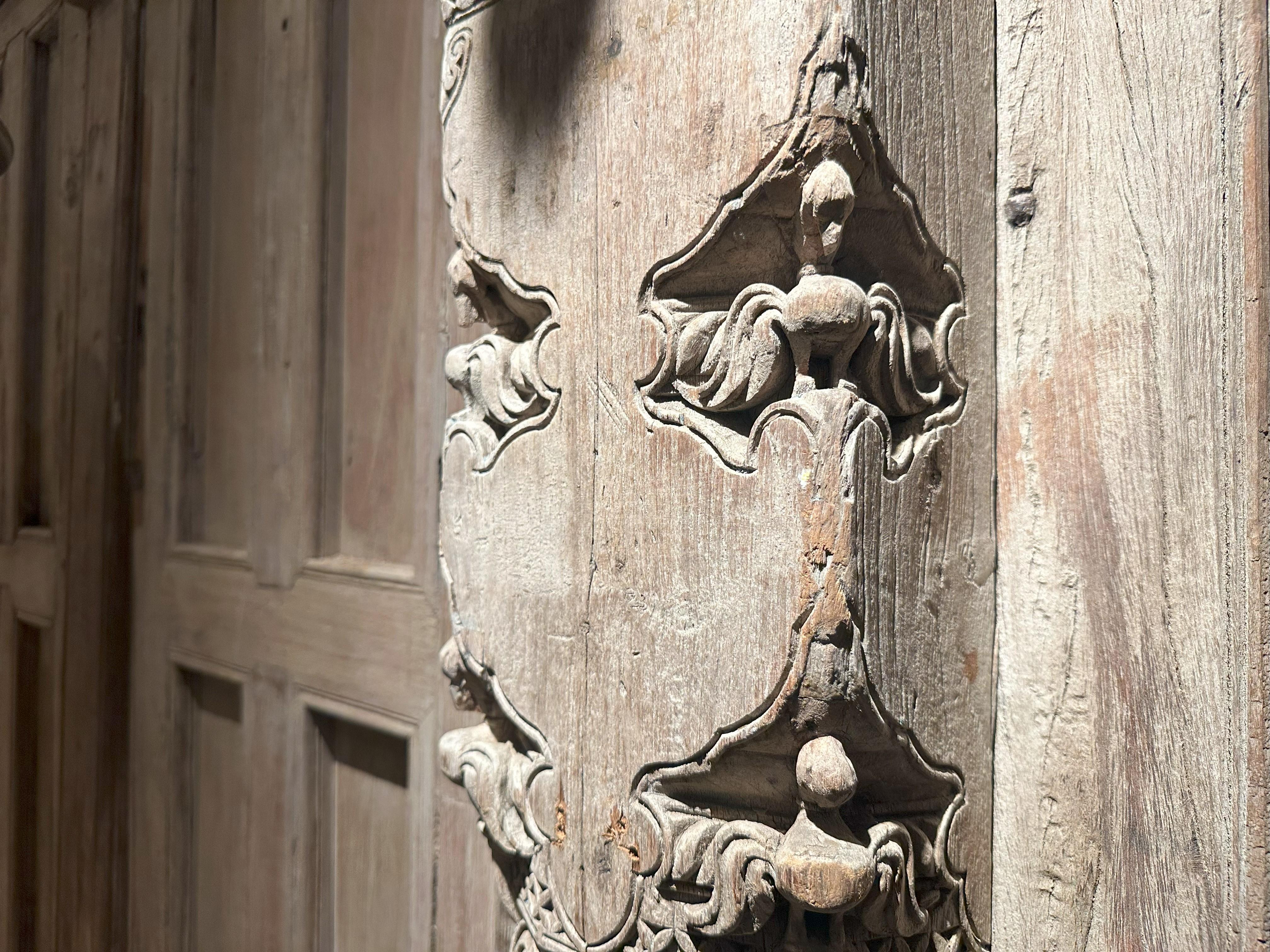 Una parete divisoria indiana Haveli con finestre basse e una porta grande in vendita 4
