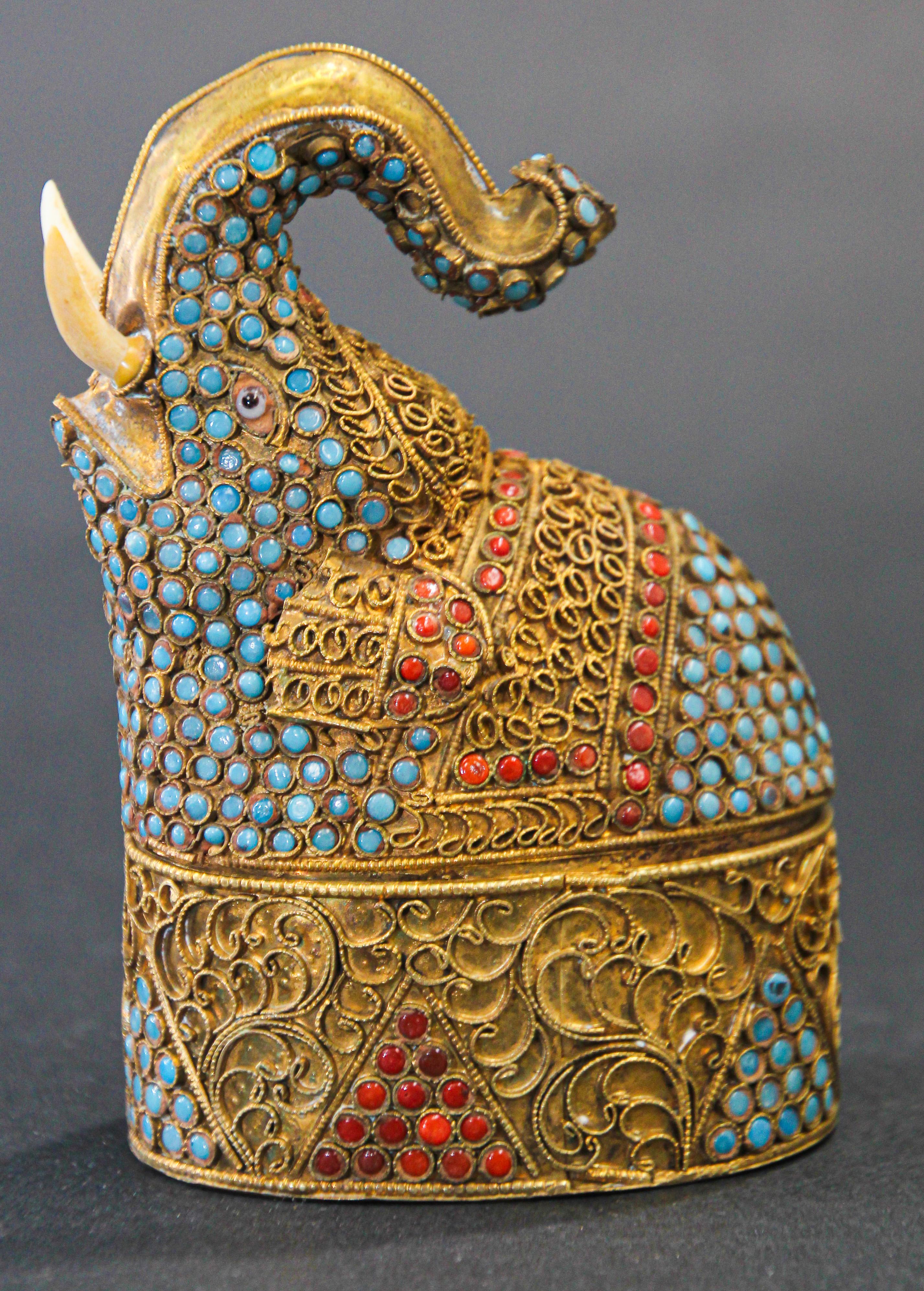 Indian Mughal Style Gem-Set Gilt Brass Snuff Box in Elephant Shape In Good Condition For Sale In North Hollywood, CA