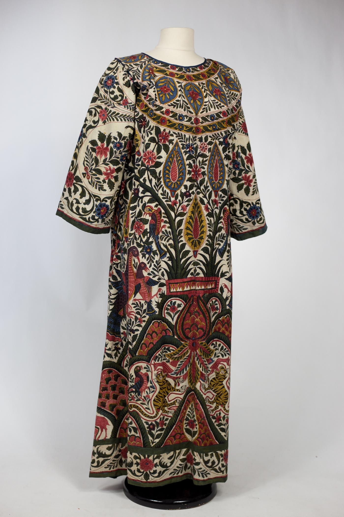 Circa 1900 for the Cut
Circa 1820/1850 for the fabric

India for Fashion in the West

Amazing kaftan dress made in a Palempore from the Indies in Painted cotton Chintz. Beautiful tree of life with intact colors and made according to the know-how of