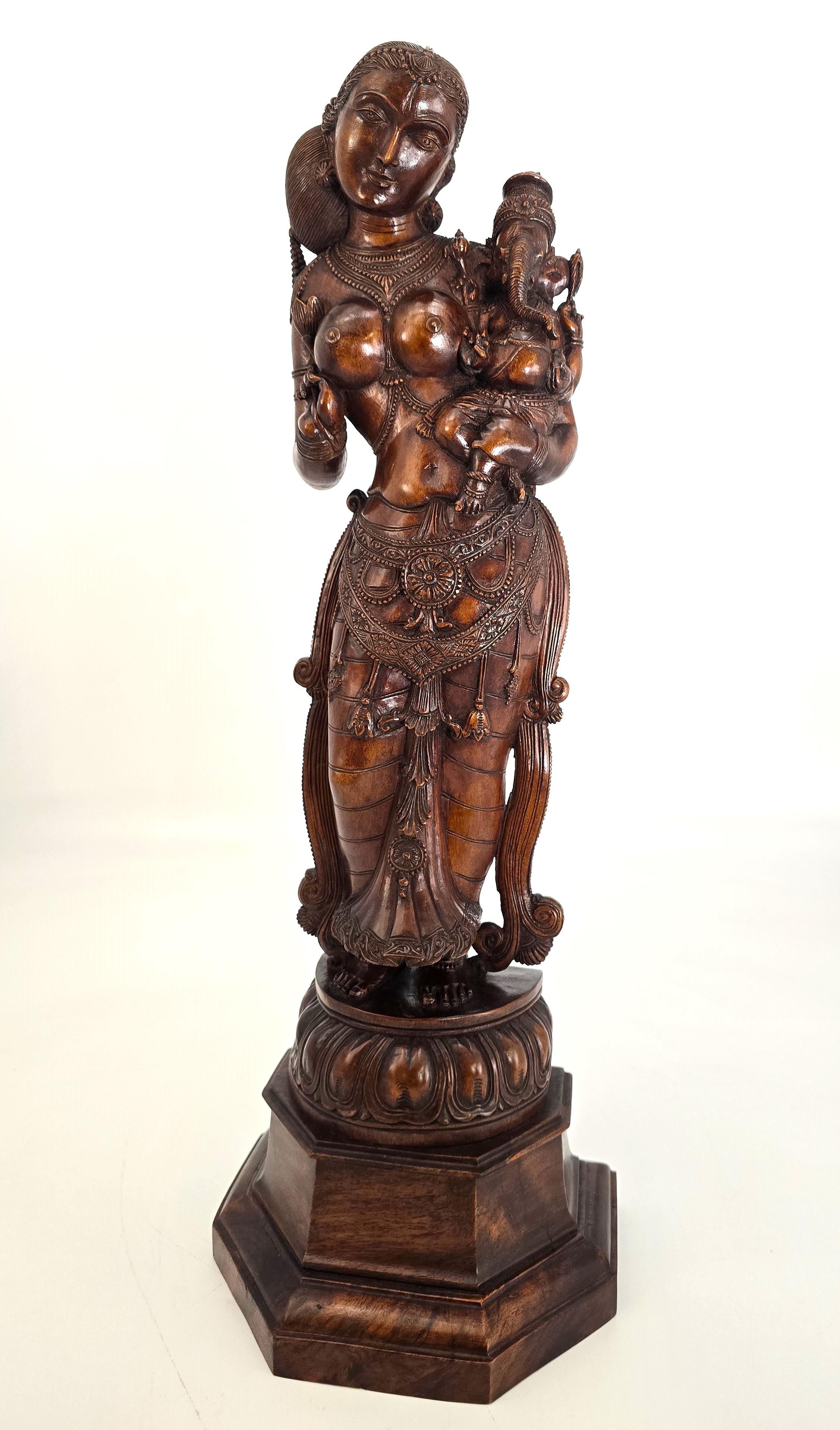 An Indian Raj period carved figure of the Goddess Parvati, circa 1900 For Sale 3