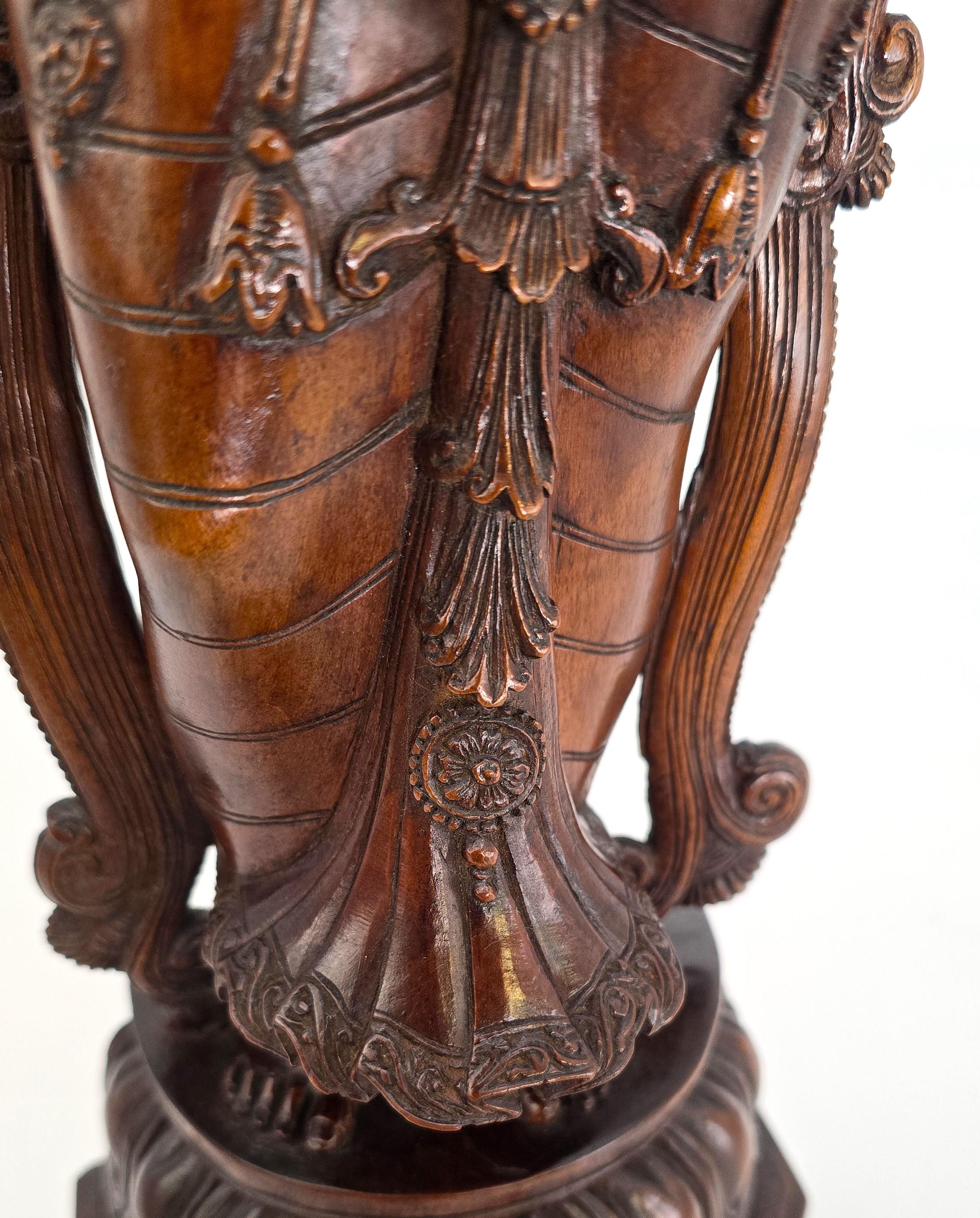 An Indian Raj period carved figure of the Goddess Parvati, circa 1900 For Sale 8