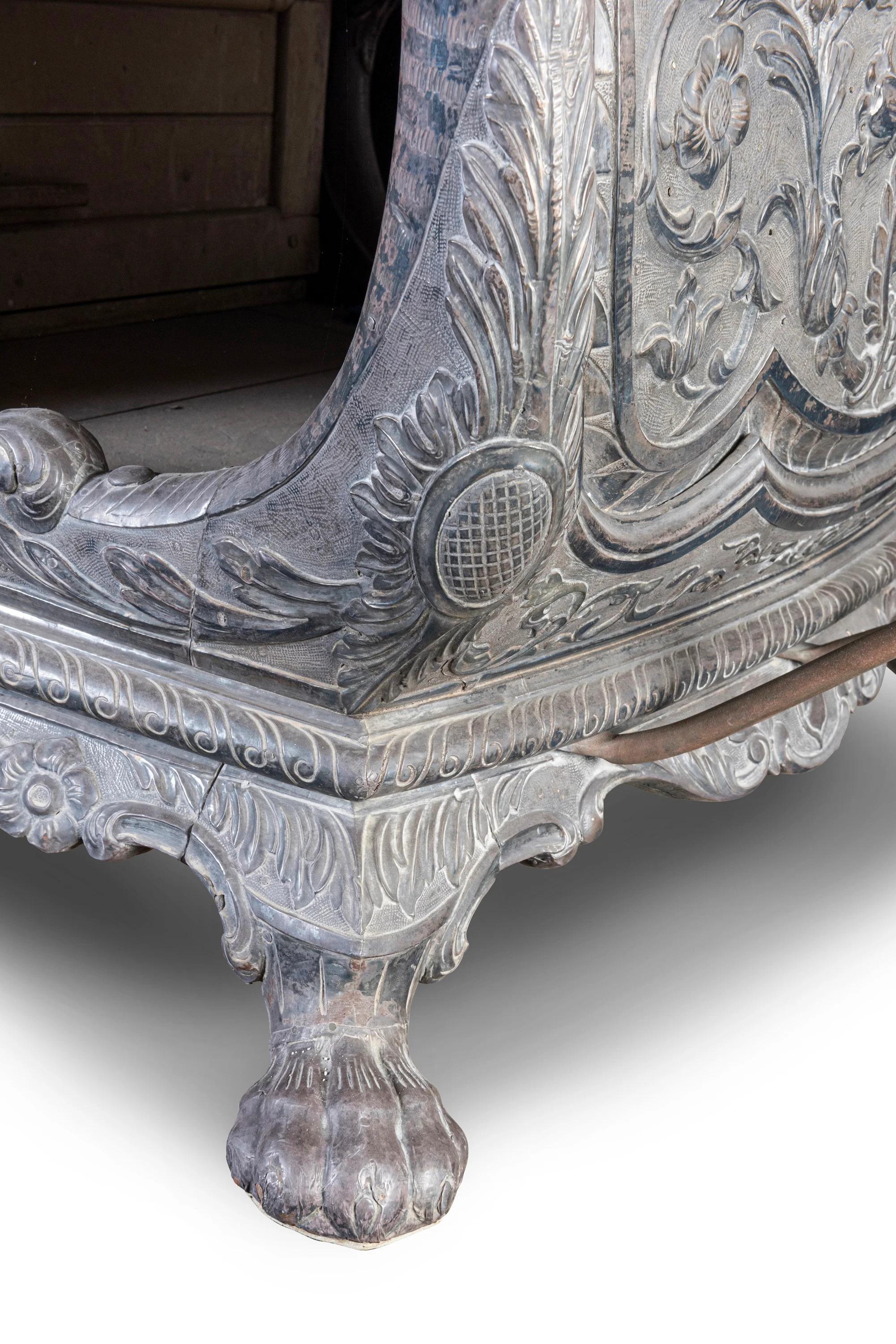 An Indian Silver Foil Overlaid Palaquin, Early 19th Century In Good Condition For Sale In ARMADALE, VIC