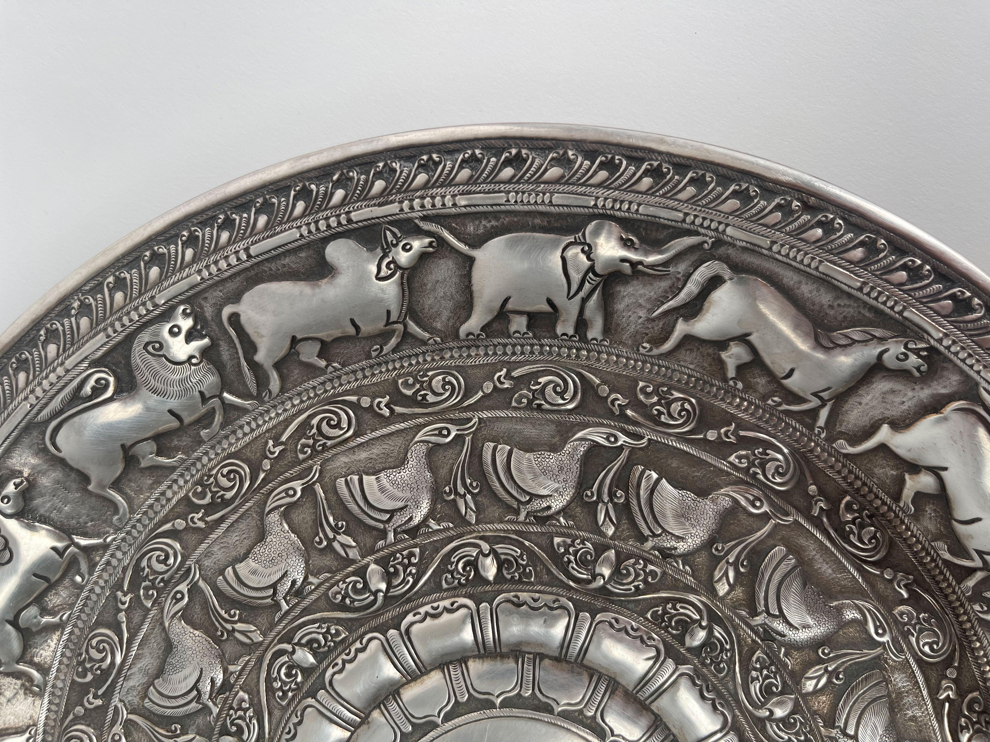 Anglo-Indian An Indian Silver Hand Made Chisiled Decorative Plate. India, 20th Century For Sale
