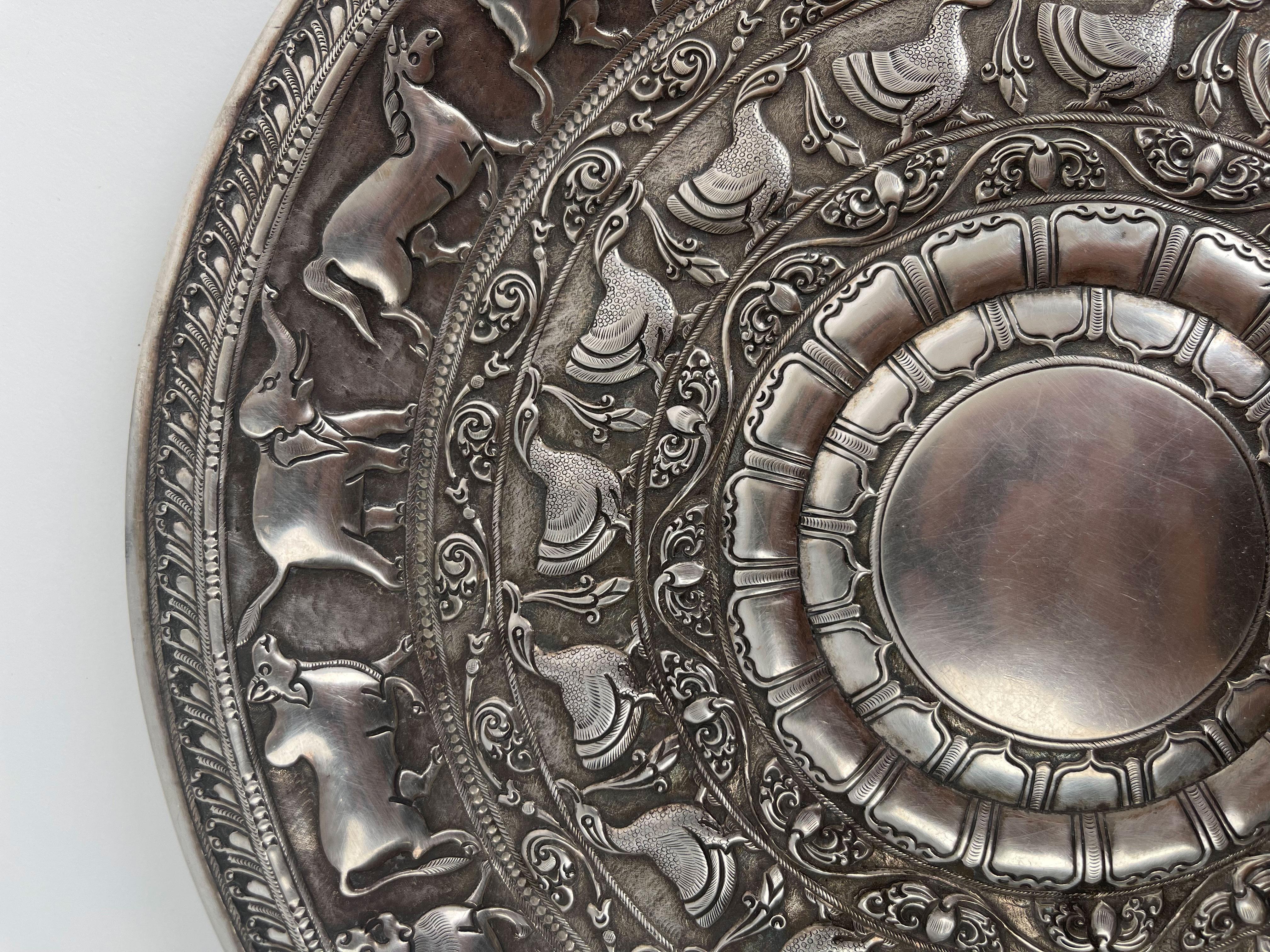 Anglo-Indian An Indian Silver Hand Made Chisiled Decorative Plate. India, 20th Century For Sale