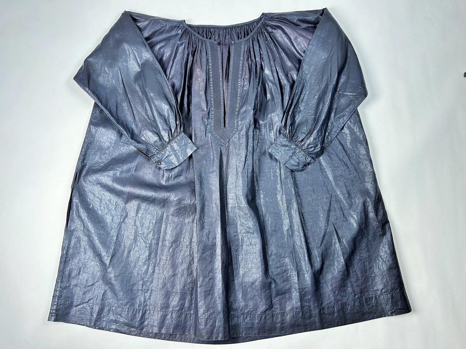 Women's or Men's An indigo dyed glazed cotton peasant Blouse - France Circa 1850/1900 For Sale