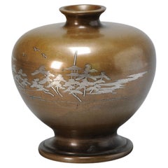 Eine Vase mit Intarsien aus Shibuichi in schöner Form, Landschaft, Meiji (1868-1912)