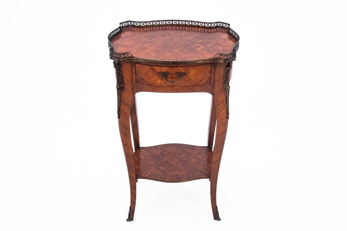 An antique table from the beginning of the 20th century with Marquetry. Furniture in very good condition.