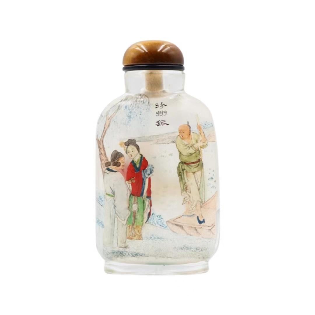 Ye Zhongsan (1869-1945) was born in the late Qing Dynasty and lived in Beijing his entire life, and the generations in Ye Family were officials at that time. Among the traditional inside painting snuff bottles, Ye Zhongsan is regarded as one of four