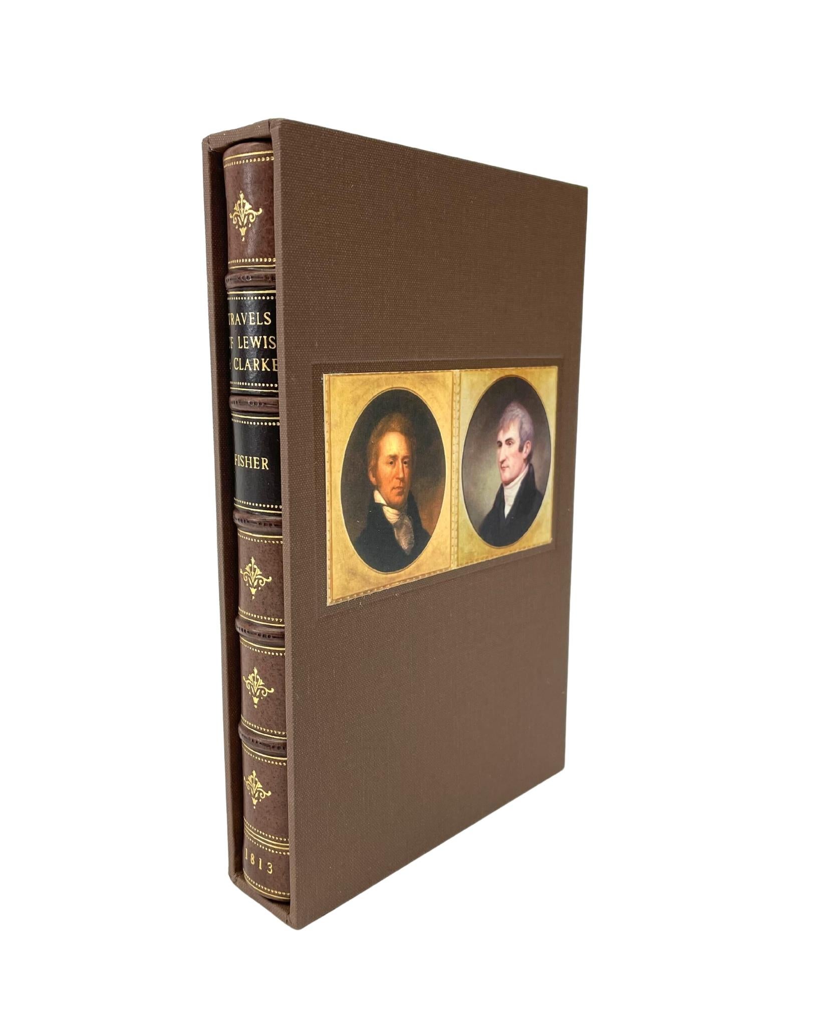 Fisher, William Williams. Un interessante resoconto dei viaggi dei capitani Lewis e Clarke negli anni 1804-5 e 6... Baltimora: P. Mauro, 1813. 12mo.  Illustrato. Rilegato in ¼ di pelle marrone e tavole di stoffa, con fasce in rilievo, titoli dorati