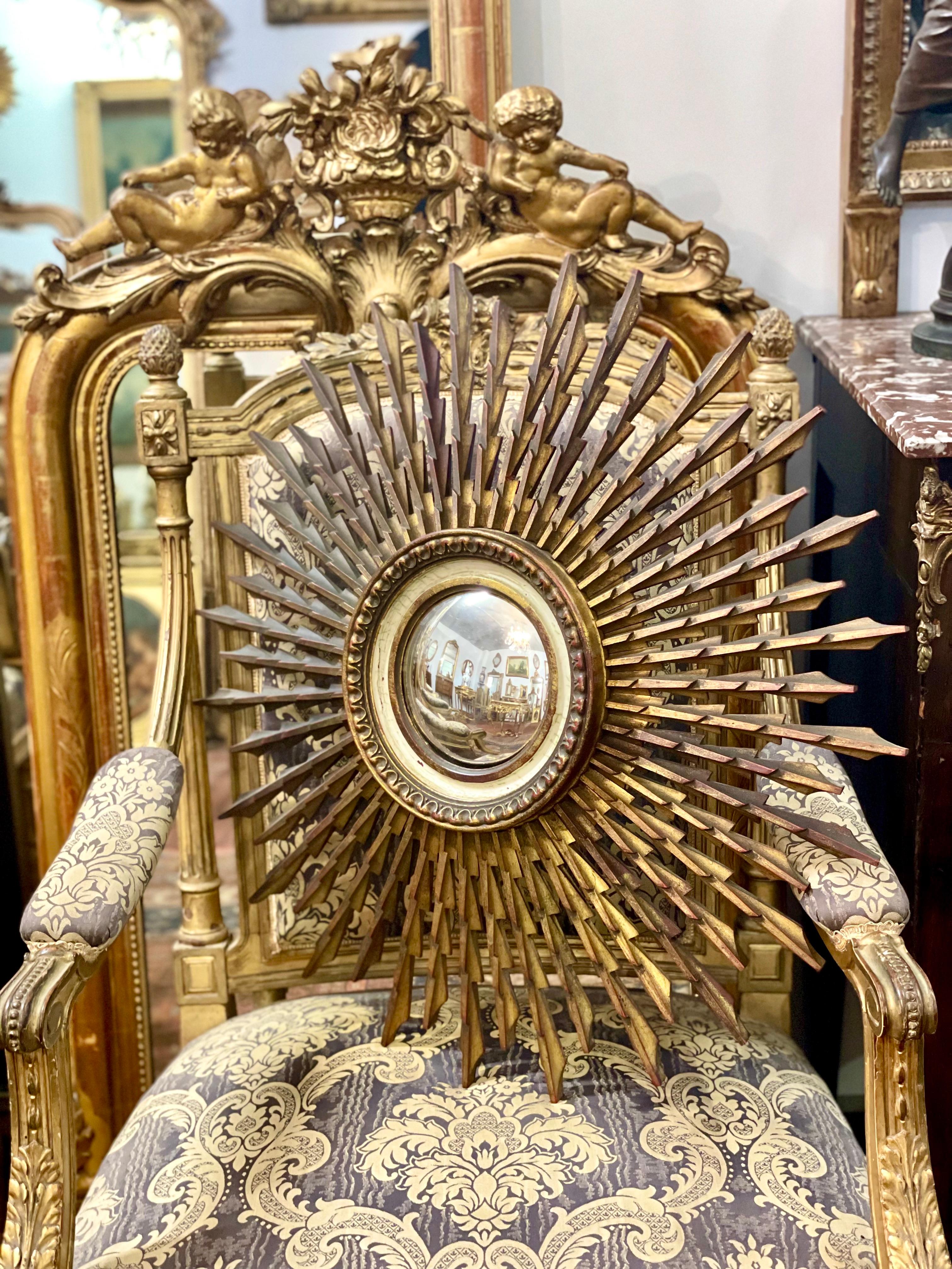 Großer Sunburst-Spiegel mit konvexer Platte (20. Jahrhundert) im Angebot