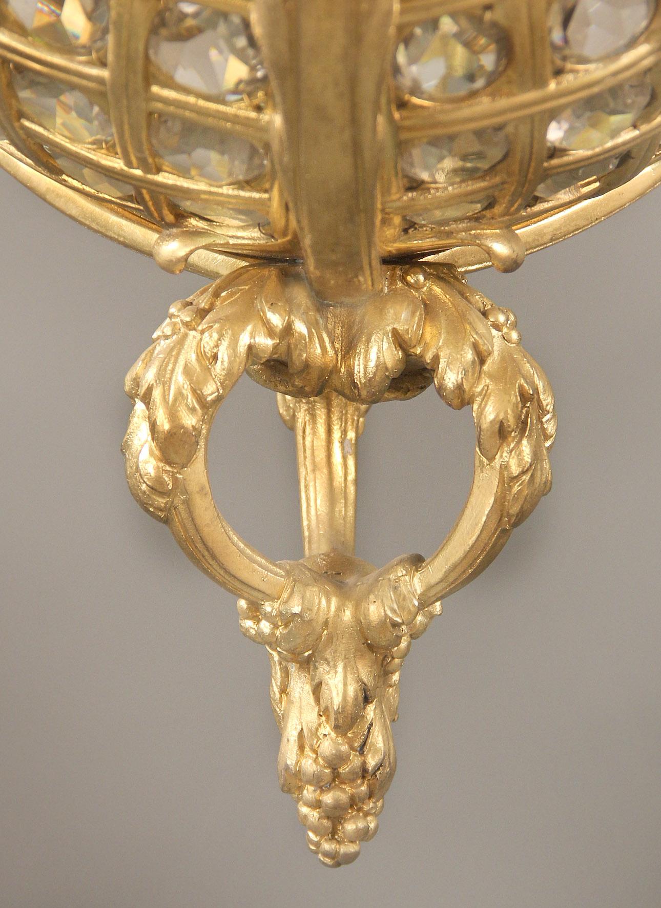 20ième siècle Intéressant lustre à neuf lumières en bronze doré du début du 20e siècle en vente