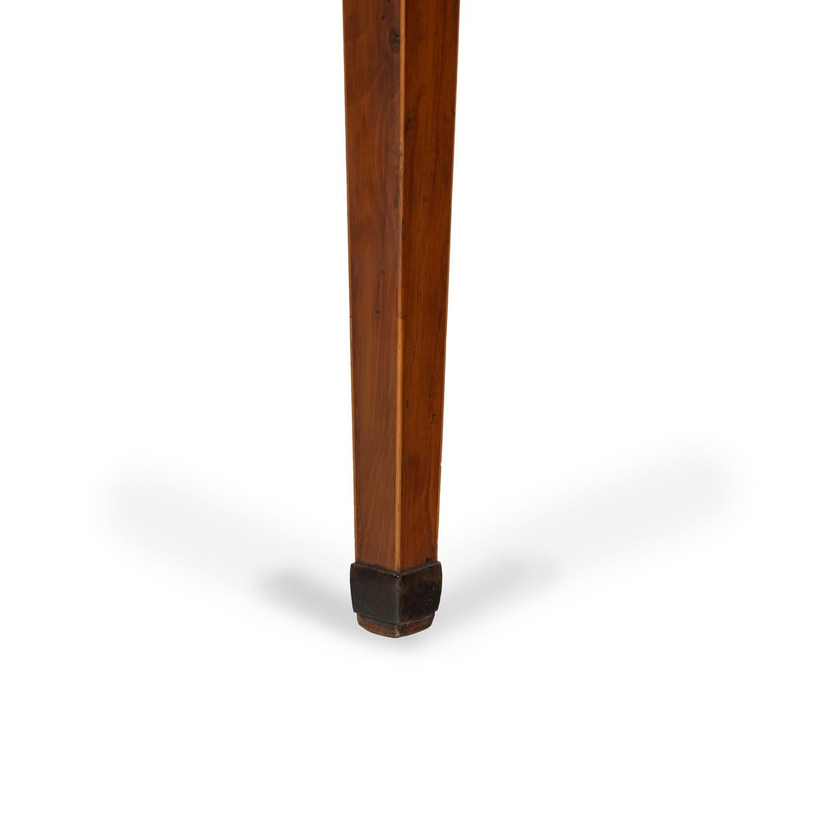 Une intéressante table d'appoint en marqueterie de bois d'if de style George III, fermement attribuée à In en vente 3