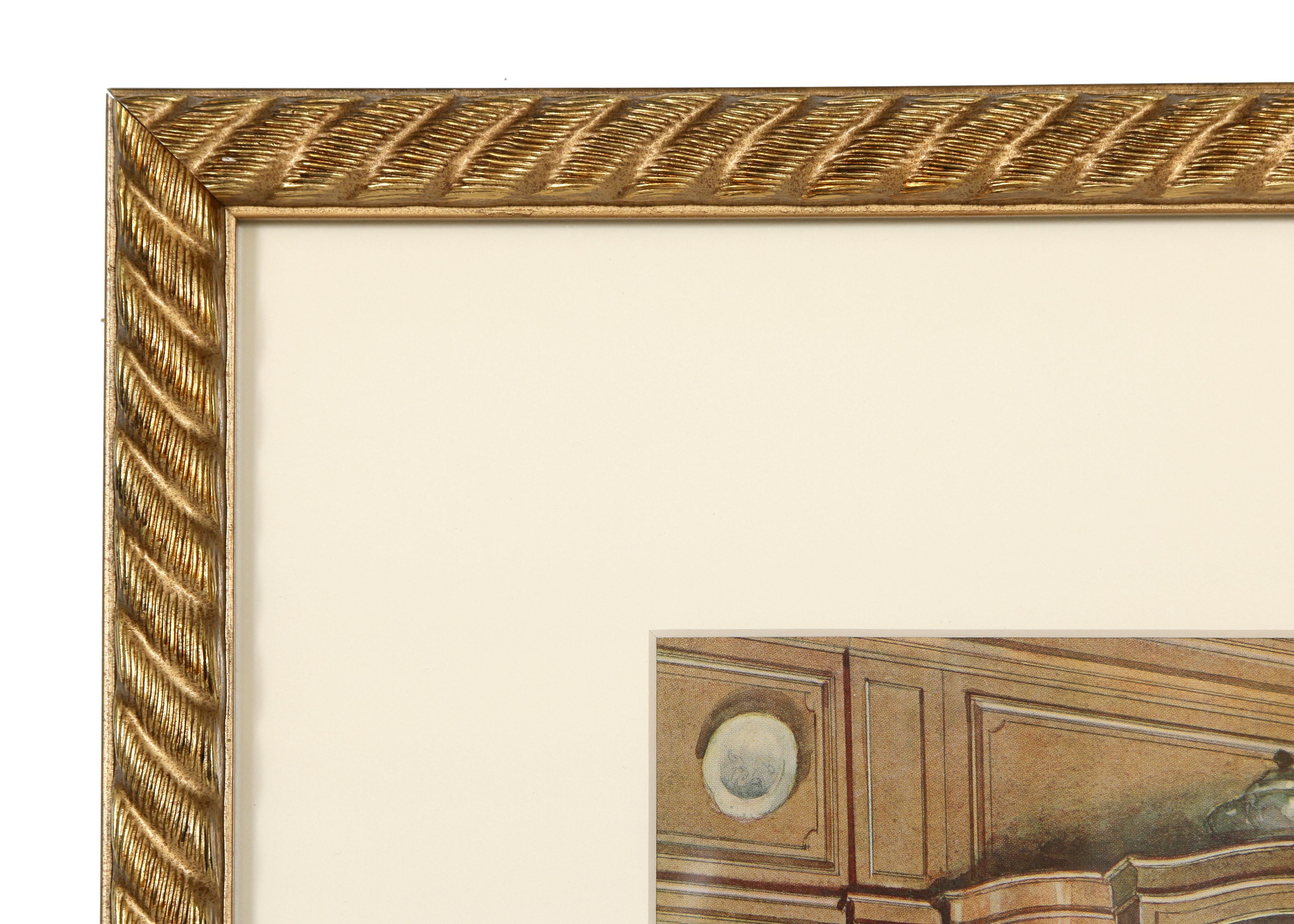 Der Druck zeigt ein charmantes Esszimmer im Louis XV-Stil, das mit einem Passepartout versehen und in einen vergoldeten Holzrahmen eingefasst ist.