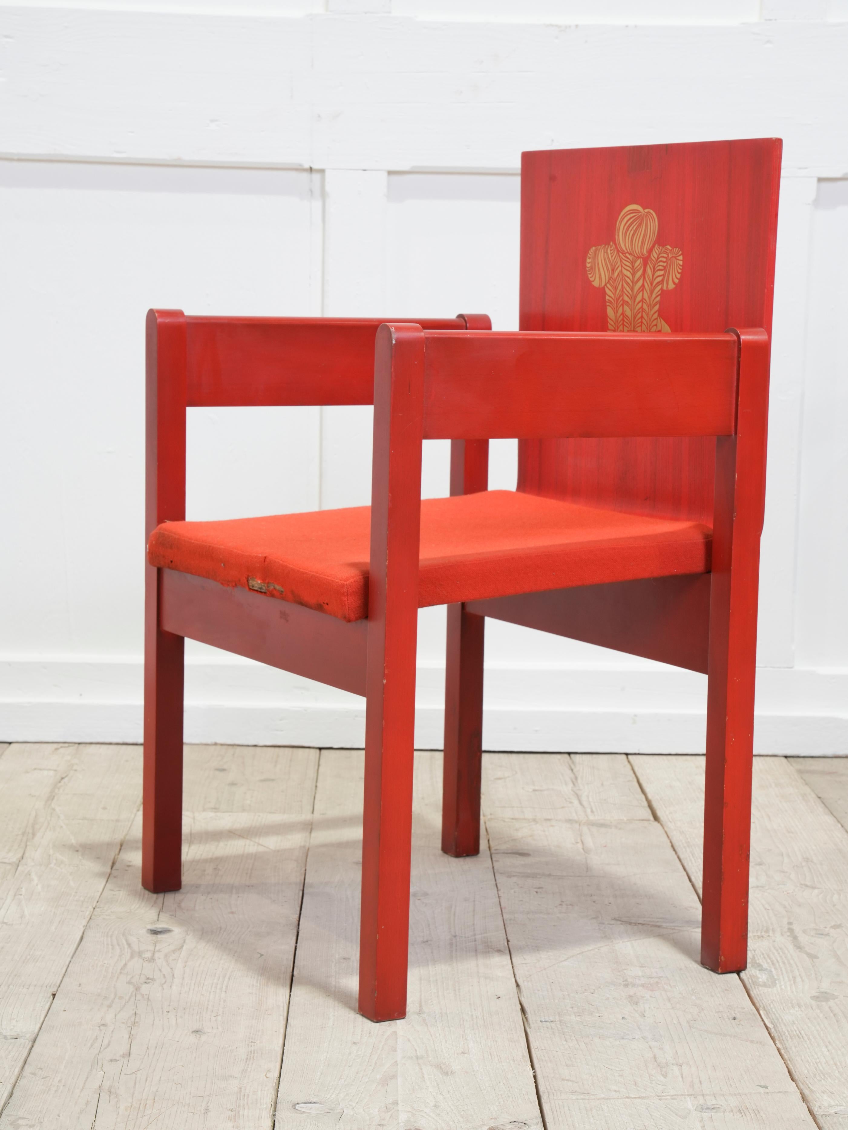 An Investiture “Red” Chair In Good Condition In Conwy, GB