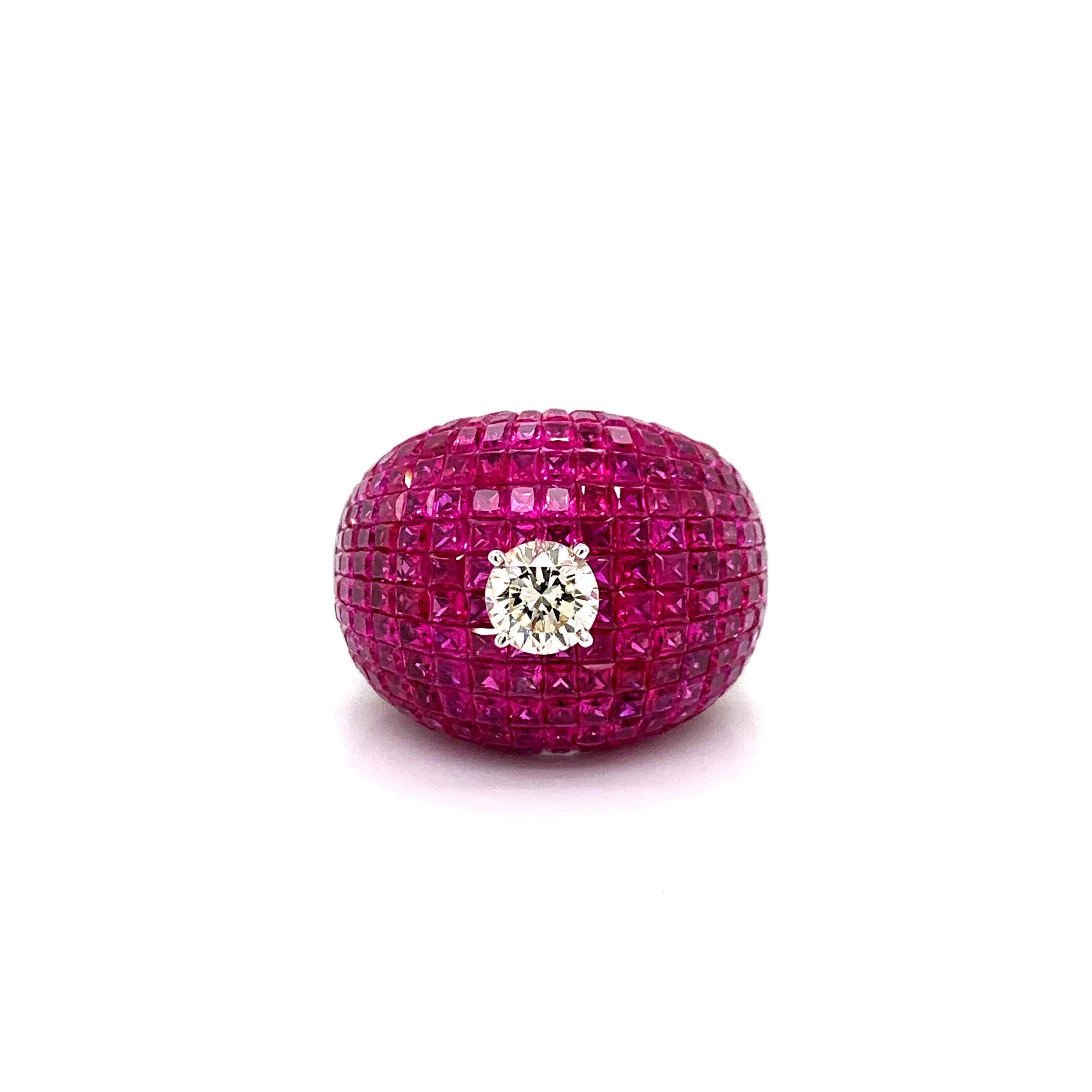 Moderne Bague en rubis à sertissage invisible de 22,17 carats, centrée sur un diamant de 0,73 carat en vente