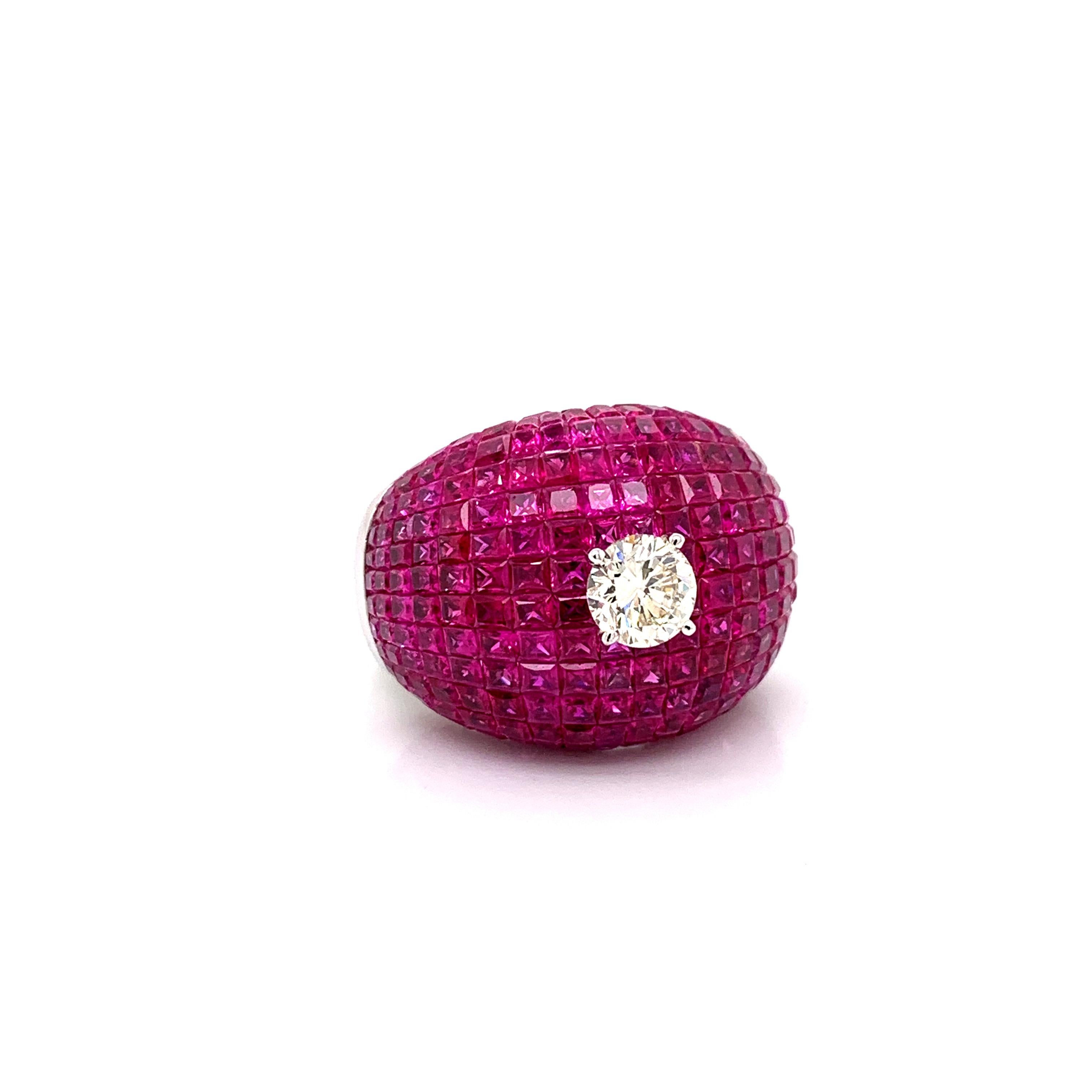 Taille simple Bague en rubis à sertissage invisible de 22,17 carats, centrée sur un diamant de 0,73 carat en vente