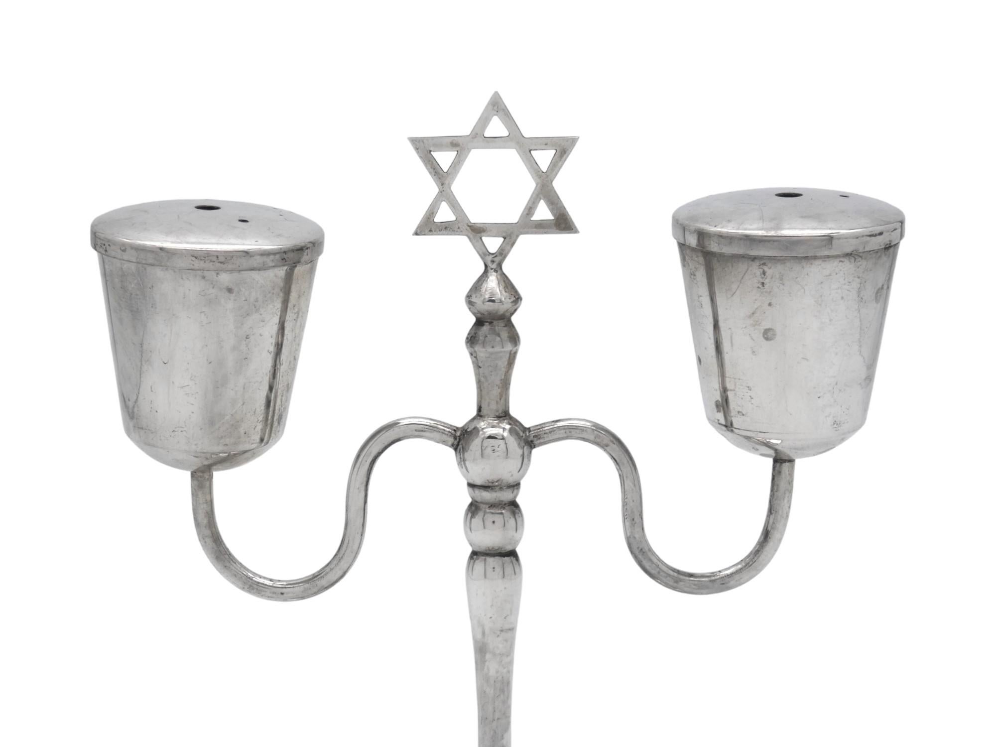 Portavelas de plata iraquí para Shabbat, hacia 1920. Judaica Grabado en venta