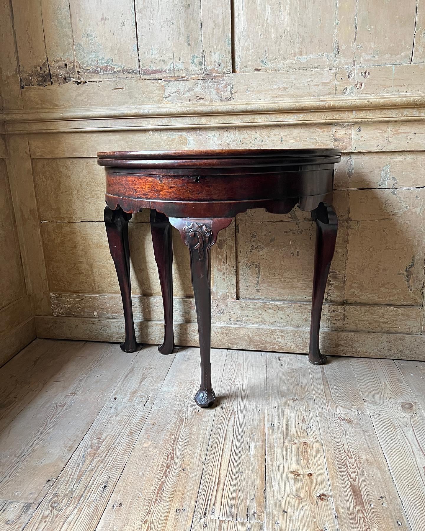 An Irish George II mahogany Demi-lune tea table, c.1740. Standing on four cabriole legs terminating in faceted club feet. Opening to reveal a secret well within. Of fantastic rich colour.

Measures - 72.5cm H x 78cm W x 38cm D.