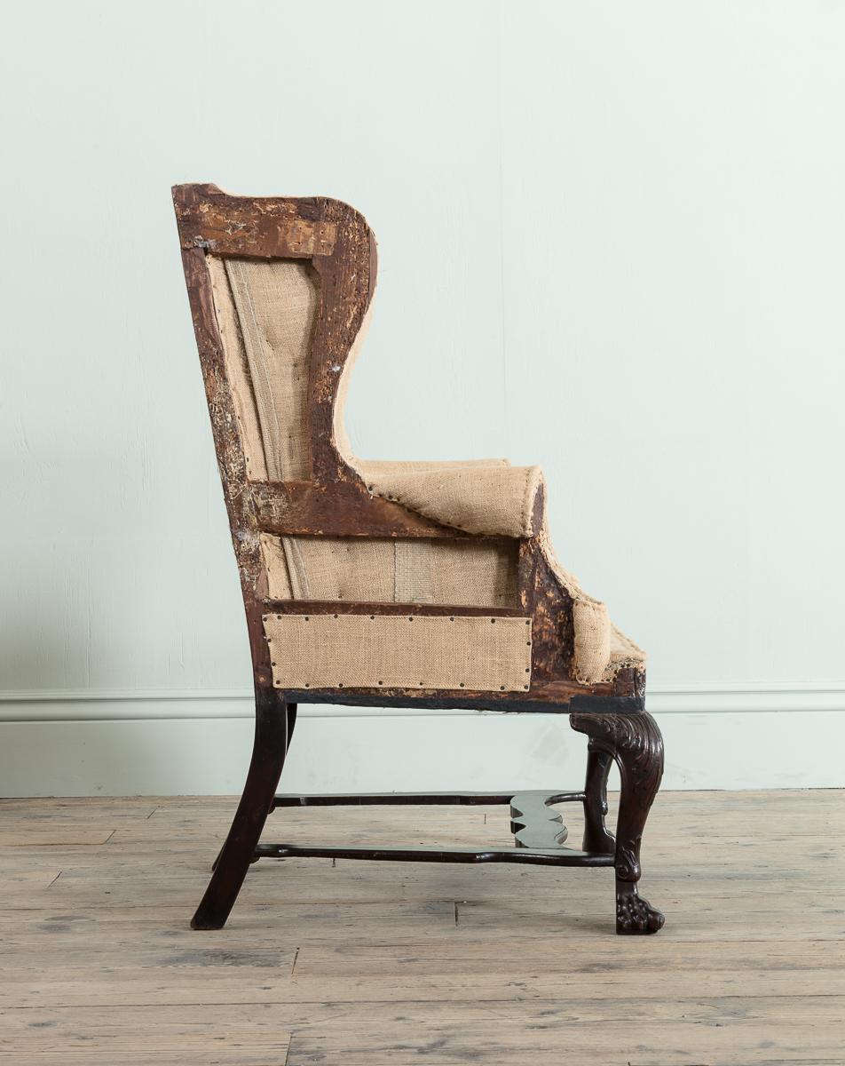 XVIIIe siècle Fauteuil irlandais George II à dossier Wingback en acajou en vente