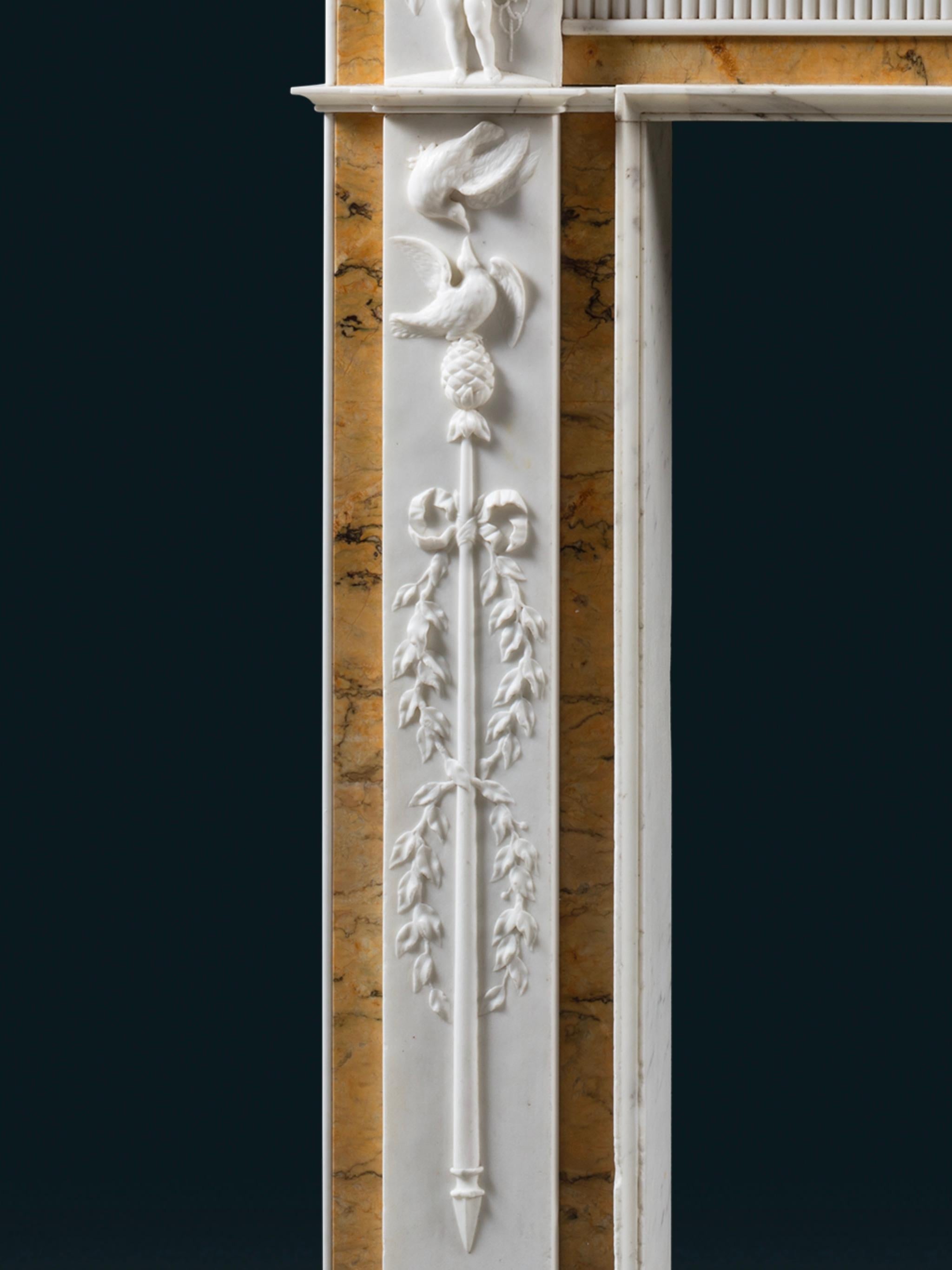 Neoklassizistischer irischer Kamin aus Bildhauermarmor mit Siena-Intarsien aus der George-III-Periode (George III.)
