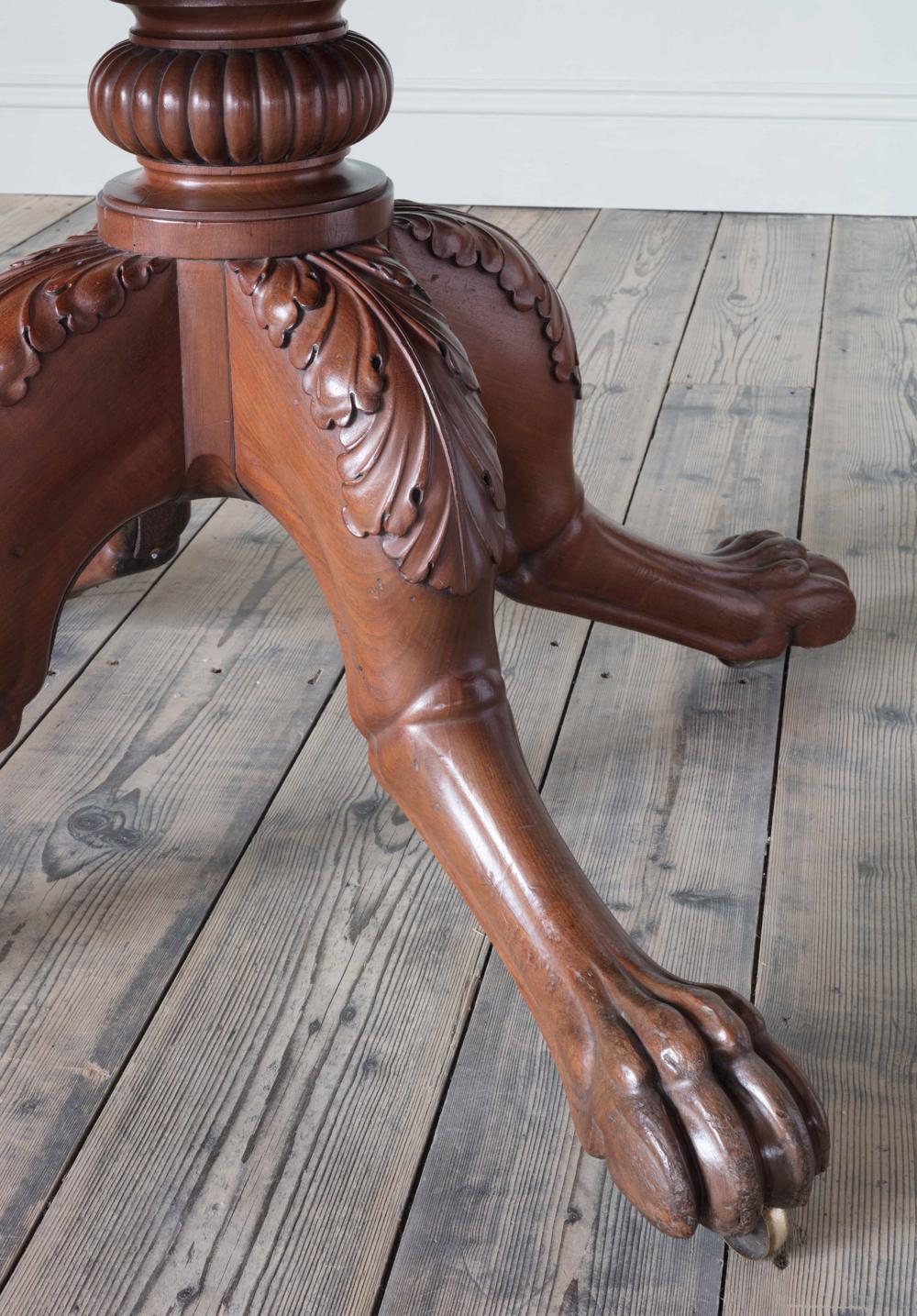 19th Century An Irish George IV Mahogany Dining Table, in style of Mack, Williams, & Gibton For Sale