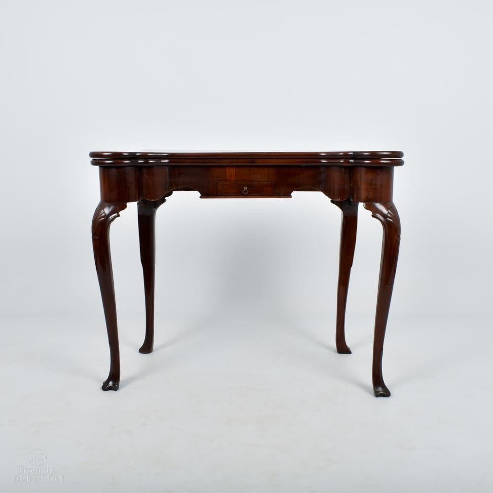 Irish Mahogany Fold-Out Games Table, George III Period circa 1780 In Fair Condition For Sale In Lincoln, GB