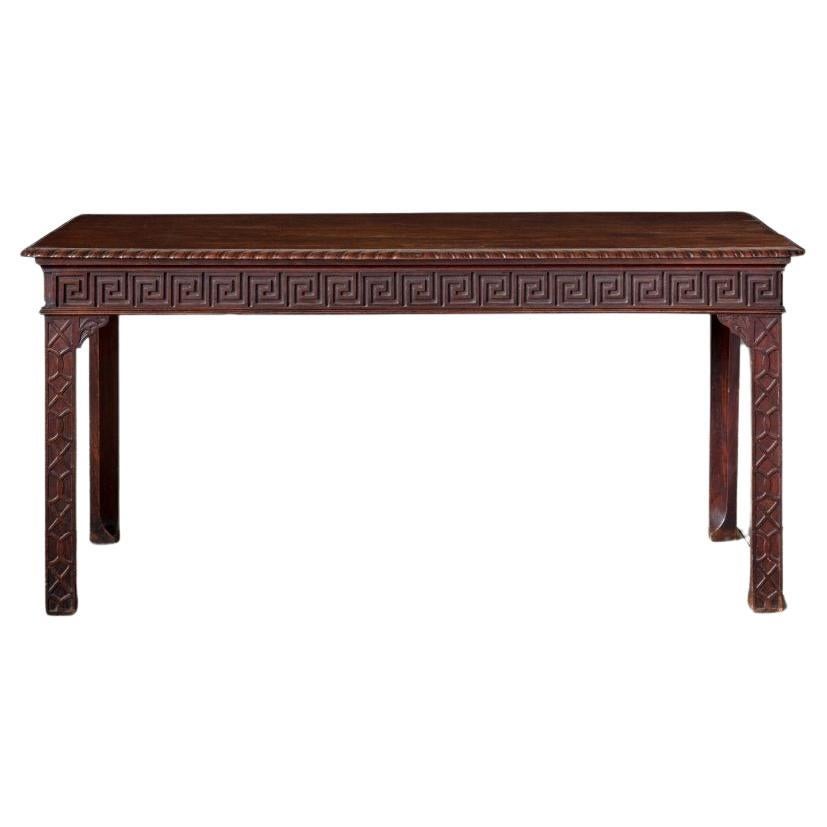Una mesa auxiliar irlandesa de caoba de mediados del siglo XVIII con una madera excepcional