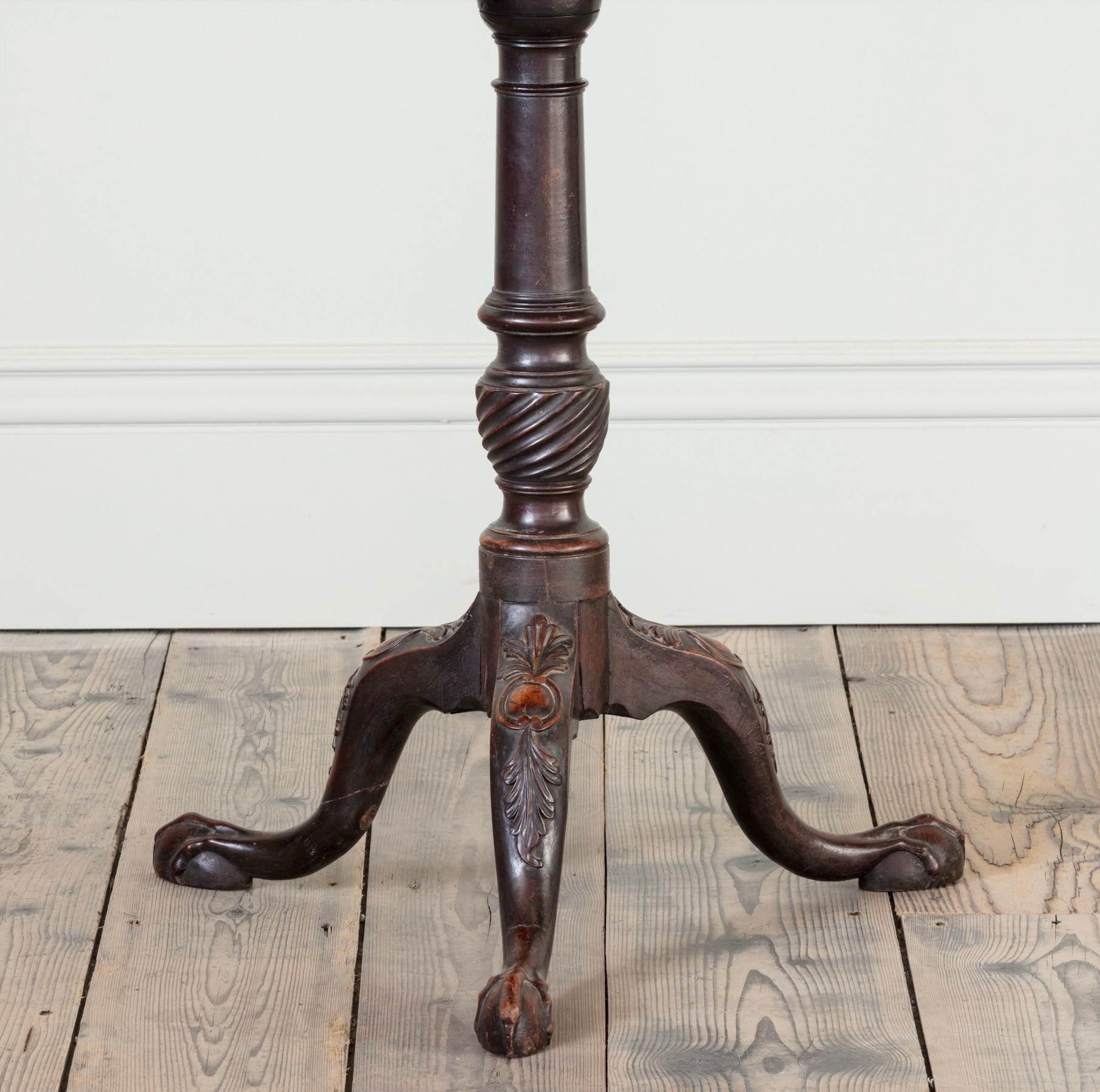 An Irish Walnut Galleried Tripod Tilt Top Table In Good Condition For Sale In London, GB