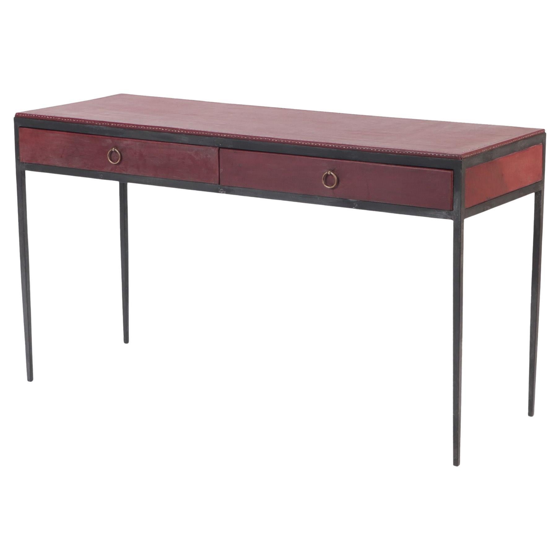 Schreibtisch aus Eisen und burgunderrotem Leder, zeitgenössisch