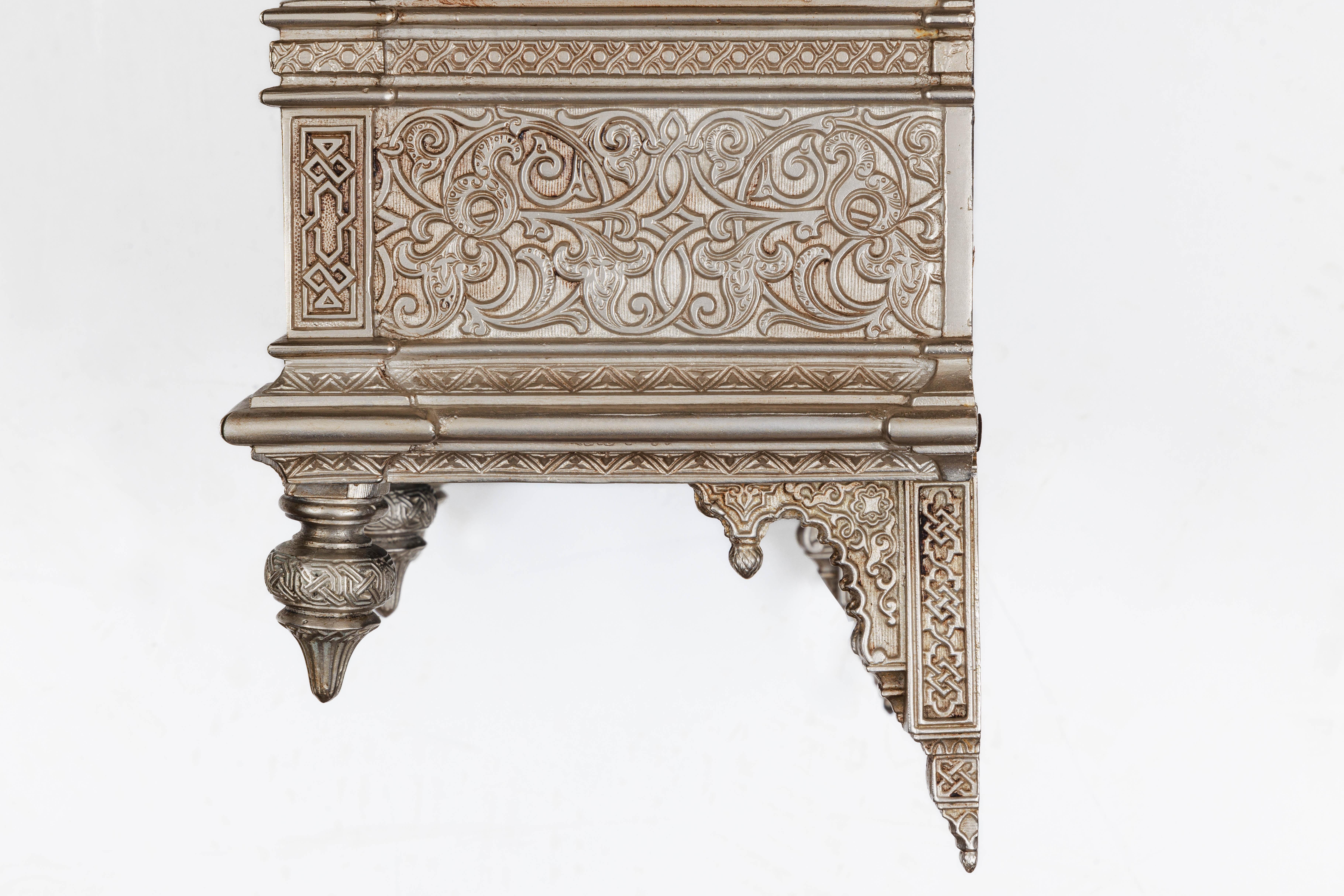 Islamisches „Alhambra“-Schrank aus versilberter Bronze im islamischen Nasrid-Stil im Angebot 8