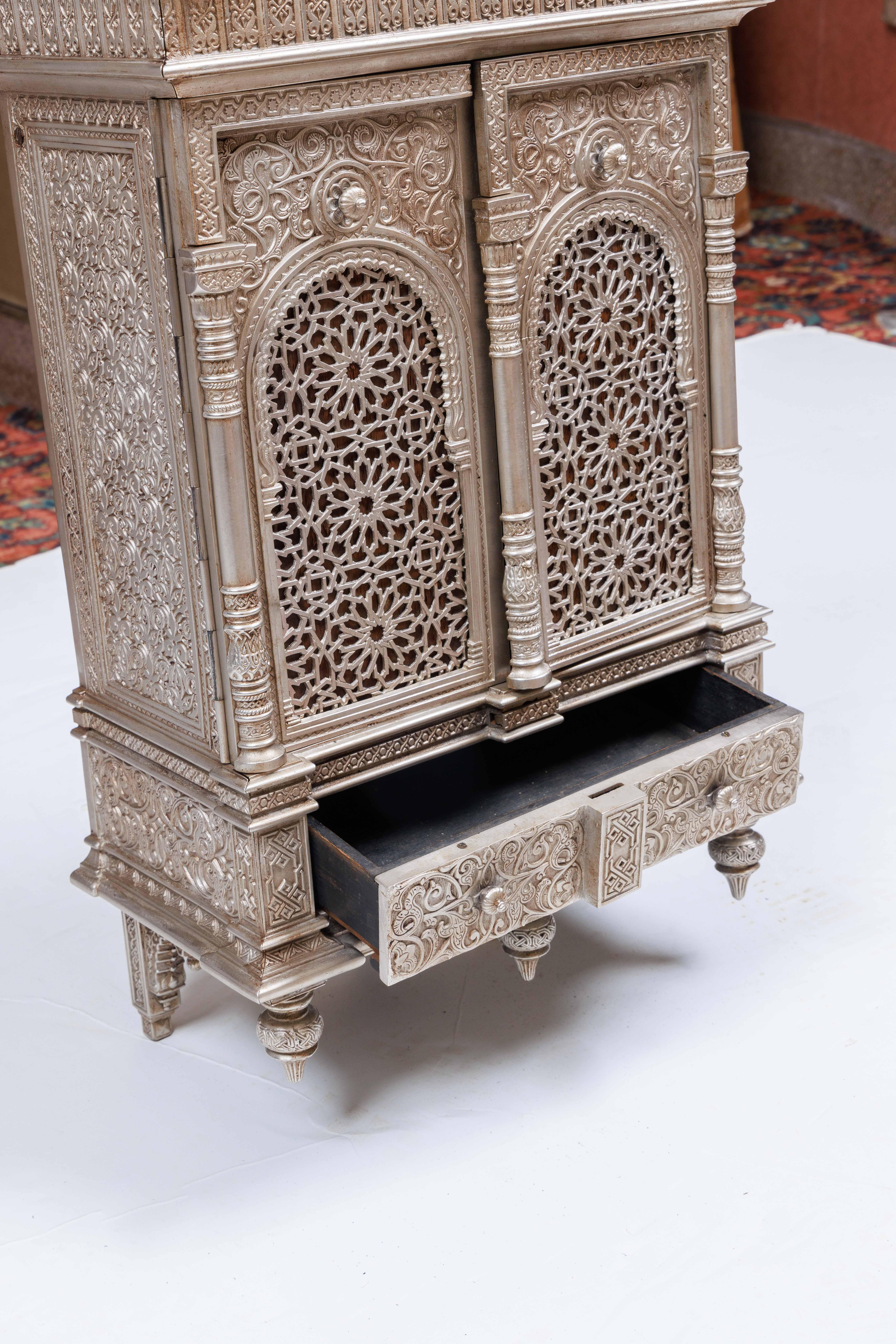 Meuble de rangement islamique Quran « Alhambra » en bronze argenté de style Nasrid islamique en vente 12