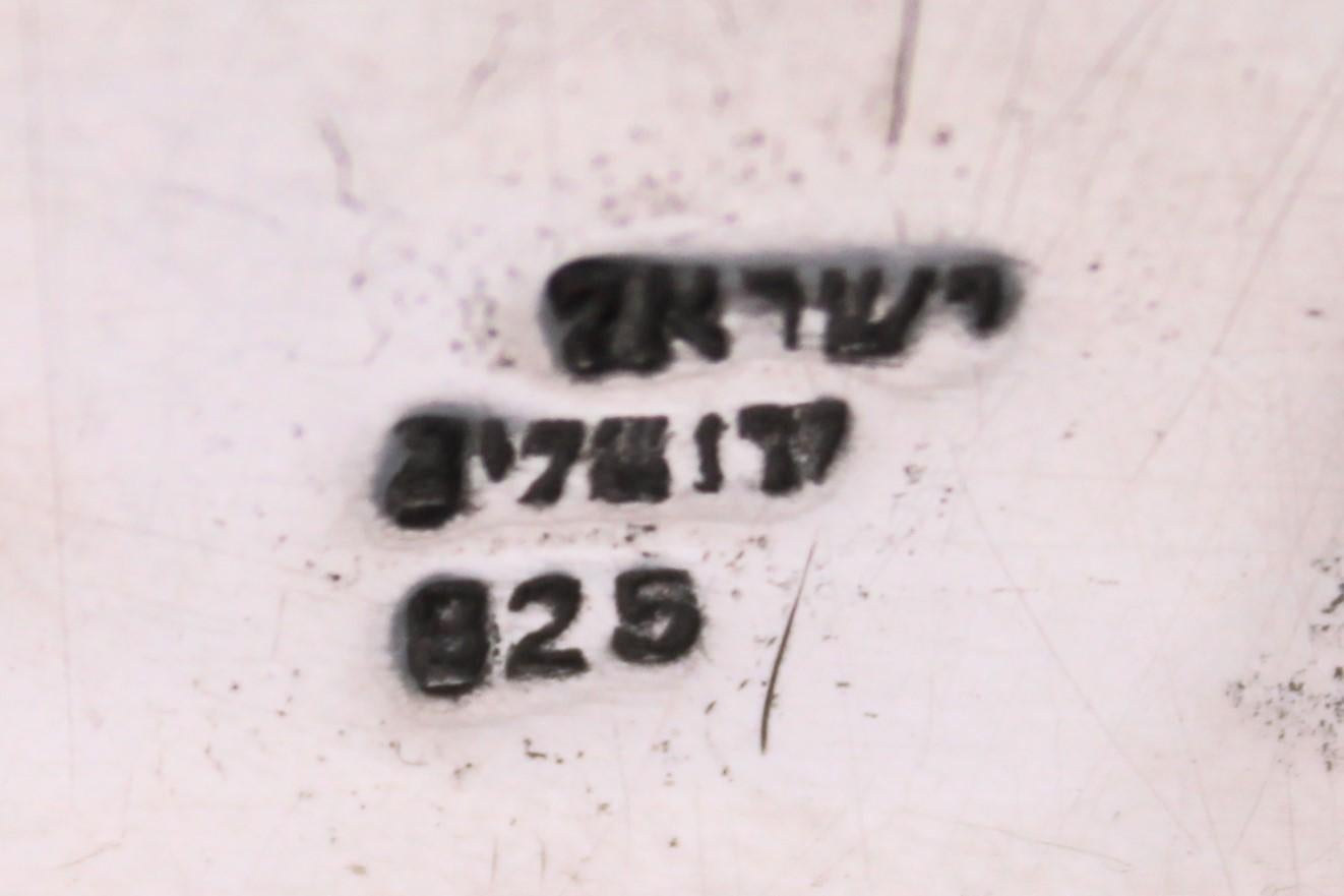 XX secolo Un astuccio per Mezuzah israeliano in filigrana d'argento, circa 1950 in vendita