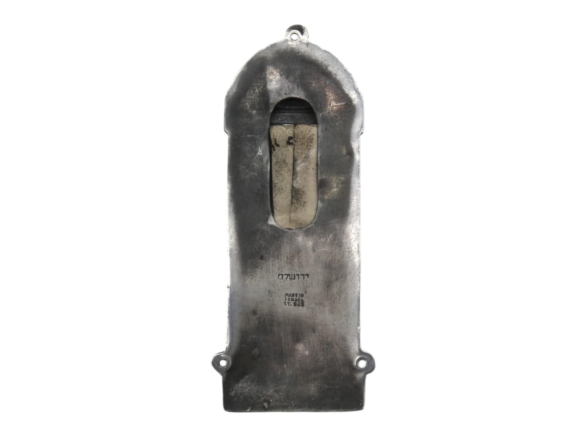 Una custodia israeliana in argento per Mezuzah, Gerusalemme, circa 1950 In condizioni buone in vendita a New York, NY