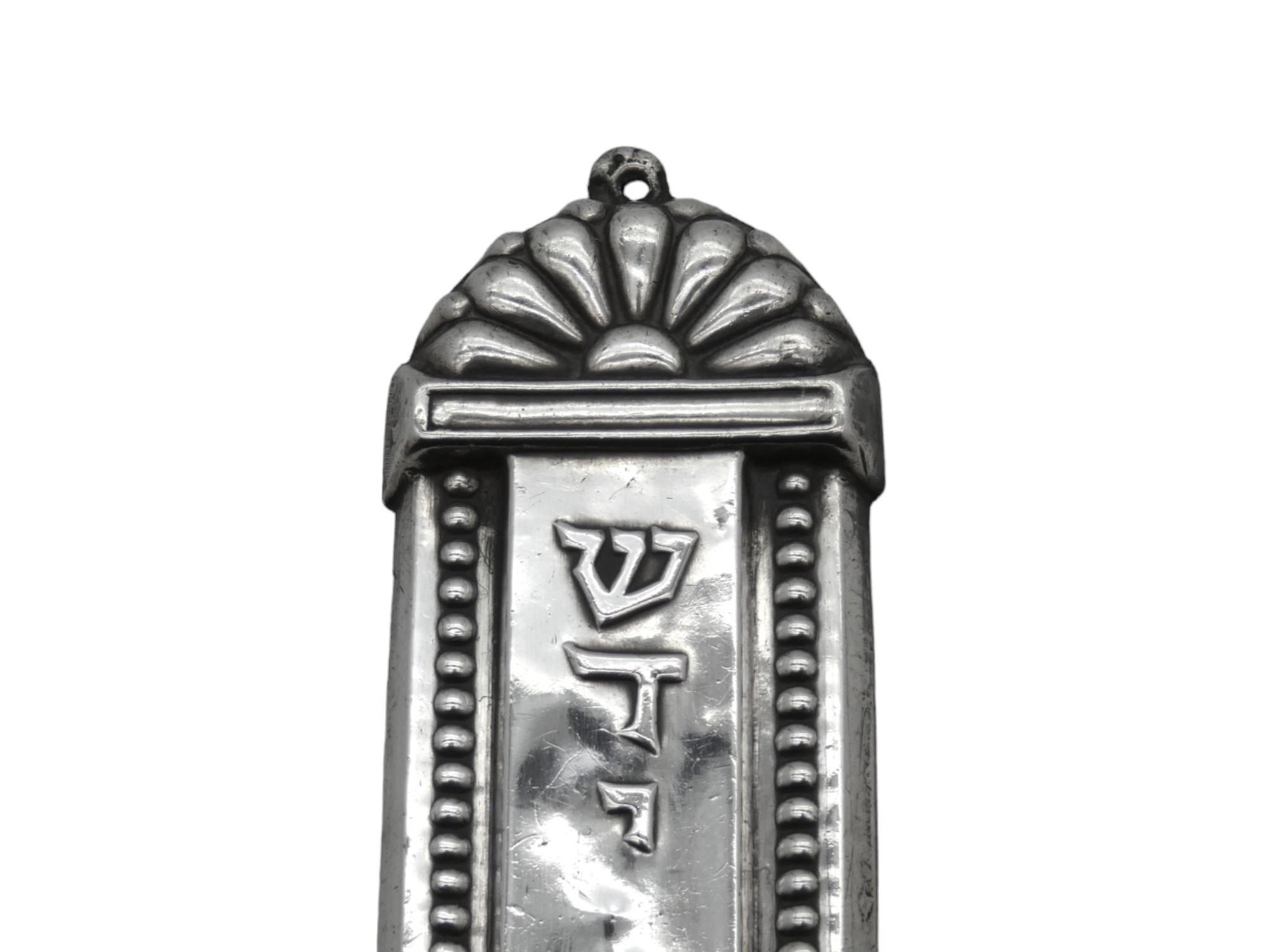 Metà XX secolo Una custodia israeliana in argento per Mezuzah, Gerusalemme, circa 1950 in vendita